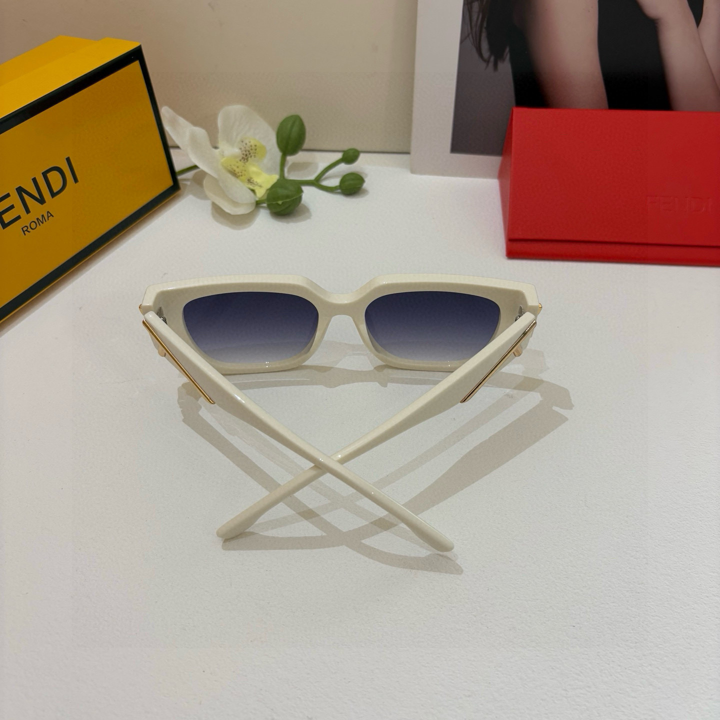 Analysis of Fendi’s Fashion Evolution on Page 263: Findi Finie Patterns Dominant. - 图片 7