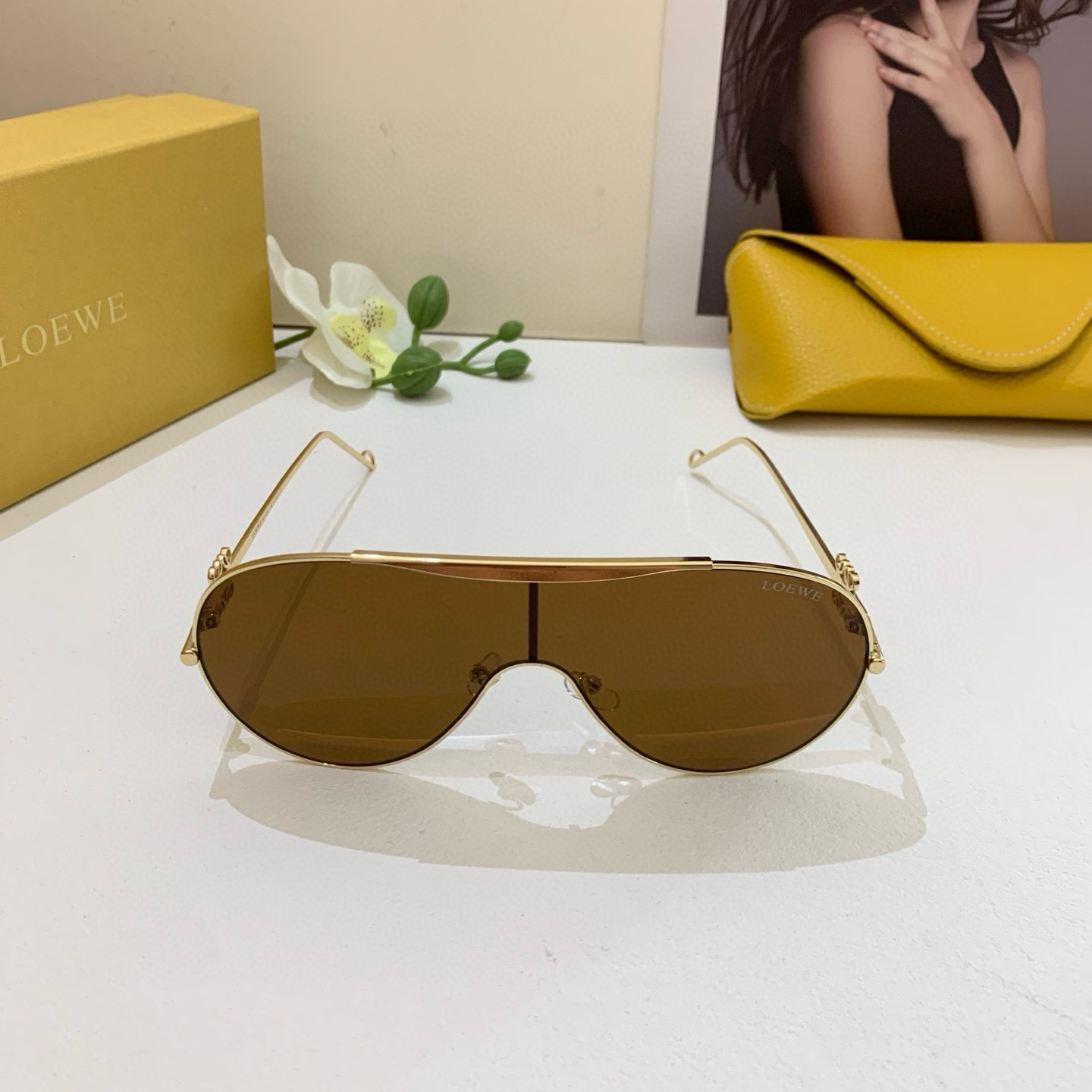 Fashion Brand Loewe Showcases Red-Colored UV Sunglasses in New Foreign Trade Retrospective - 图片 4