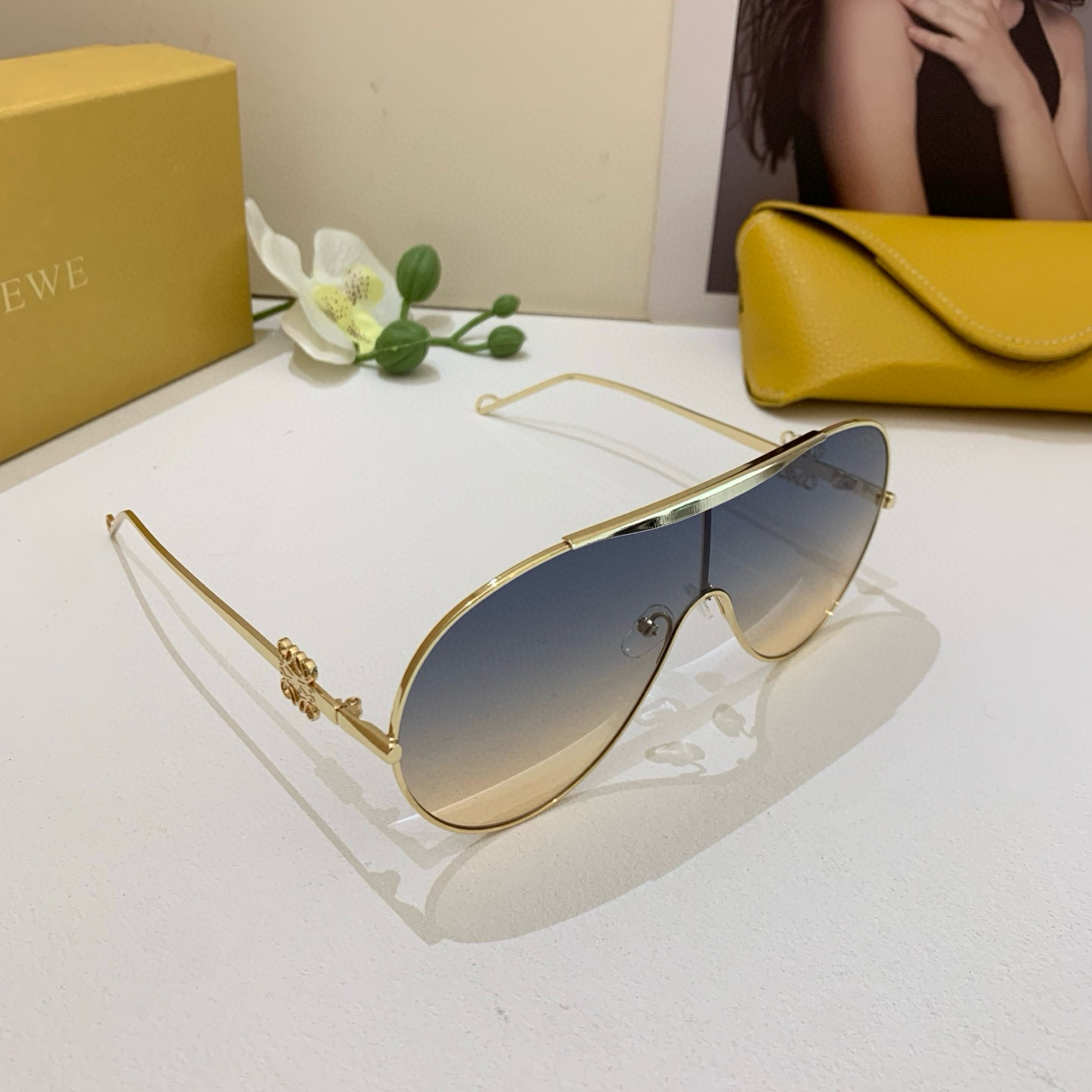 Fashion Brand Loewe Introduces Red-Colored UV Sunglasses in Foreign Trade Retrospective Collection - 图片 1