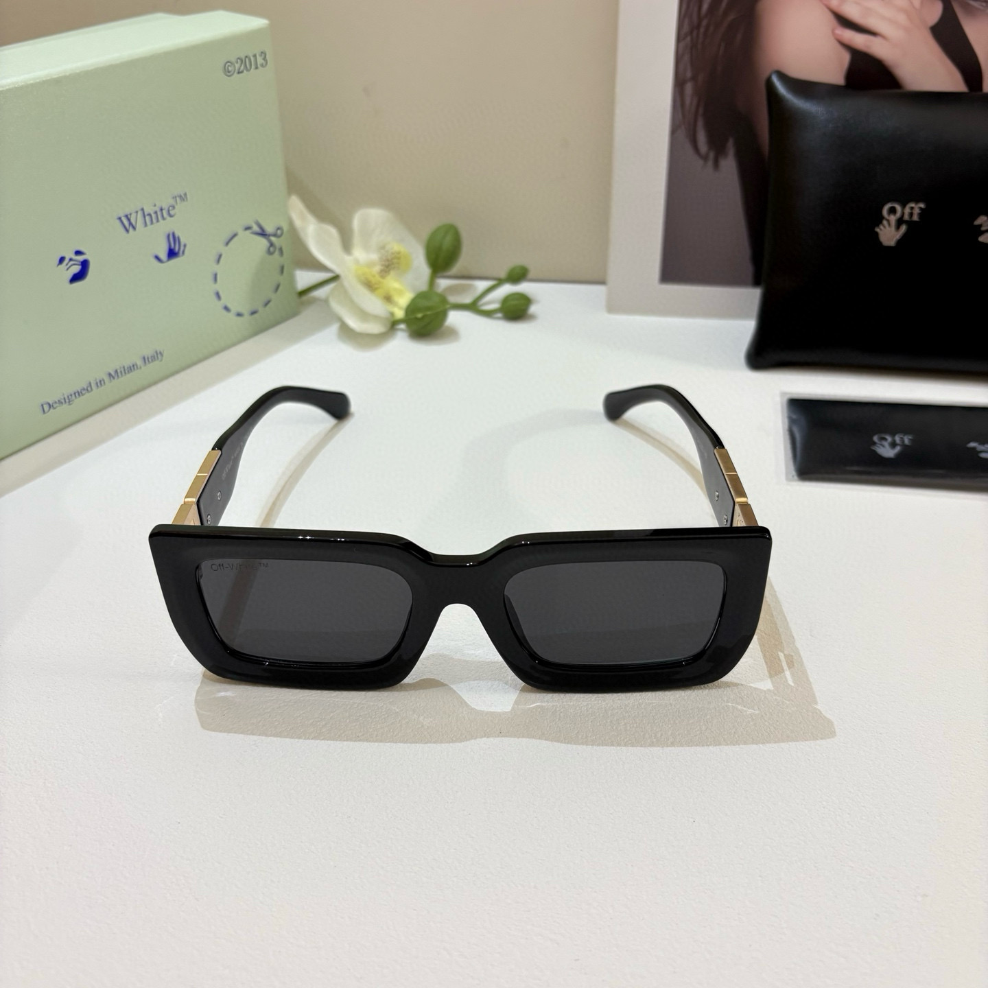 p280 Off-White’s latest design of sunglasses. You have to pay for the car