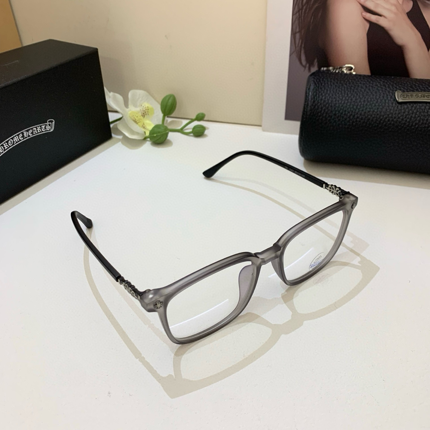 European-American Frame Optical Lens: Fashionable Sunglasses for Men and Women - 图片 1