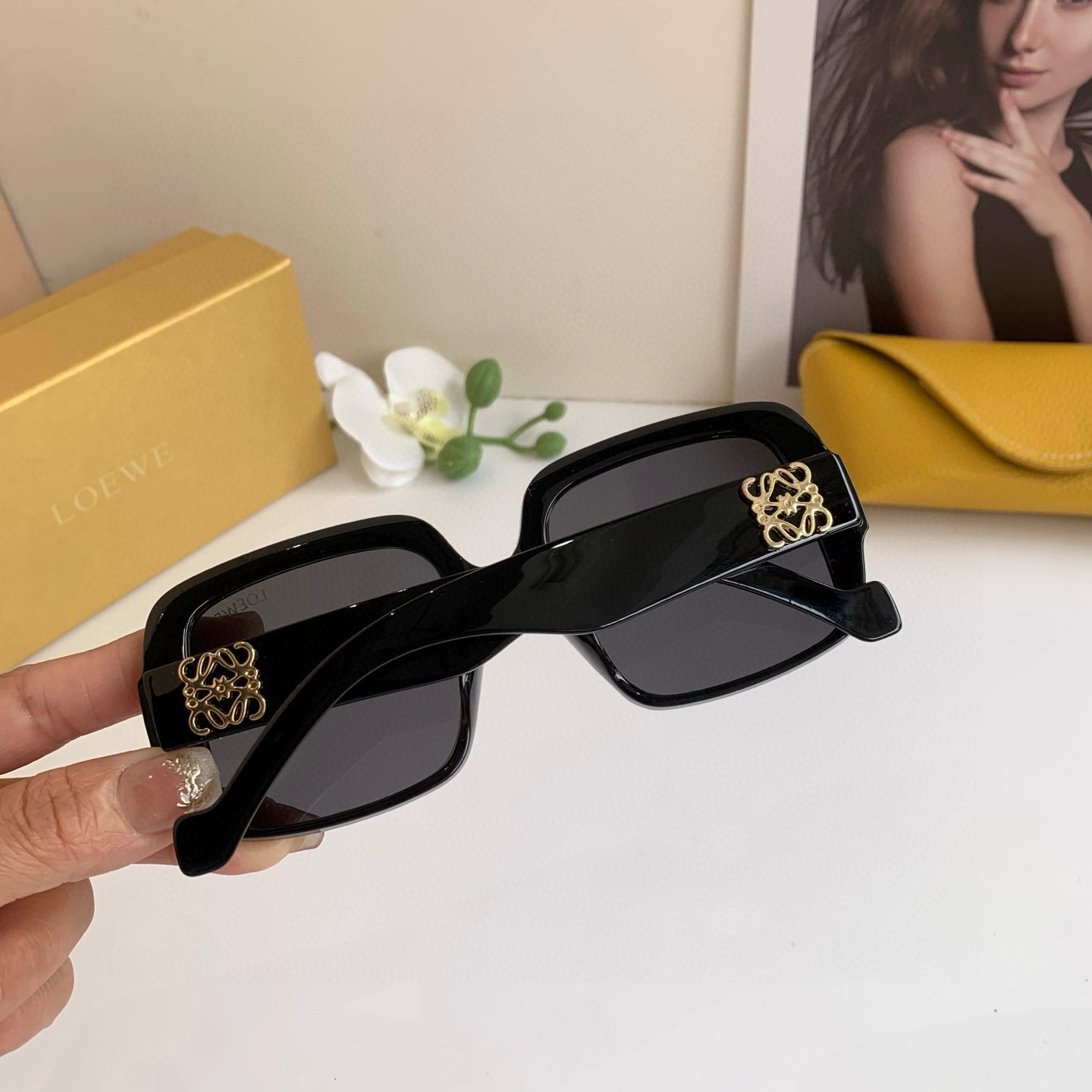 p. 263 Loewe, the new retro fashion box of Sunglasses, the little Red Book Mirrors, UV-protected glasses - 图片 4