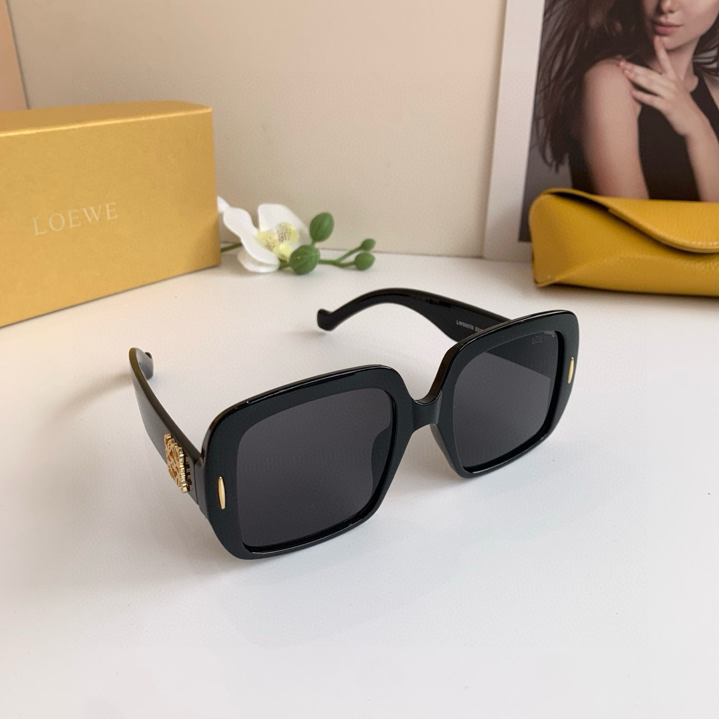 p. 263 Loewe, the new retro fashion box of Sunglasses, the little Red Book Mirrors, UV-protected glasses - 图片 1