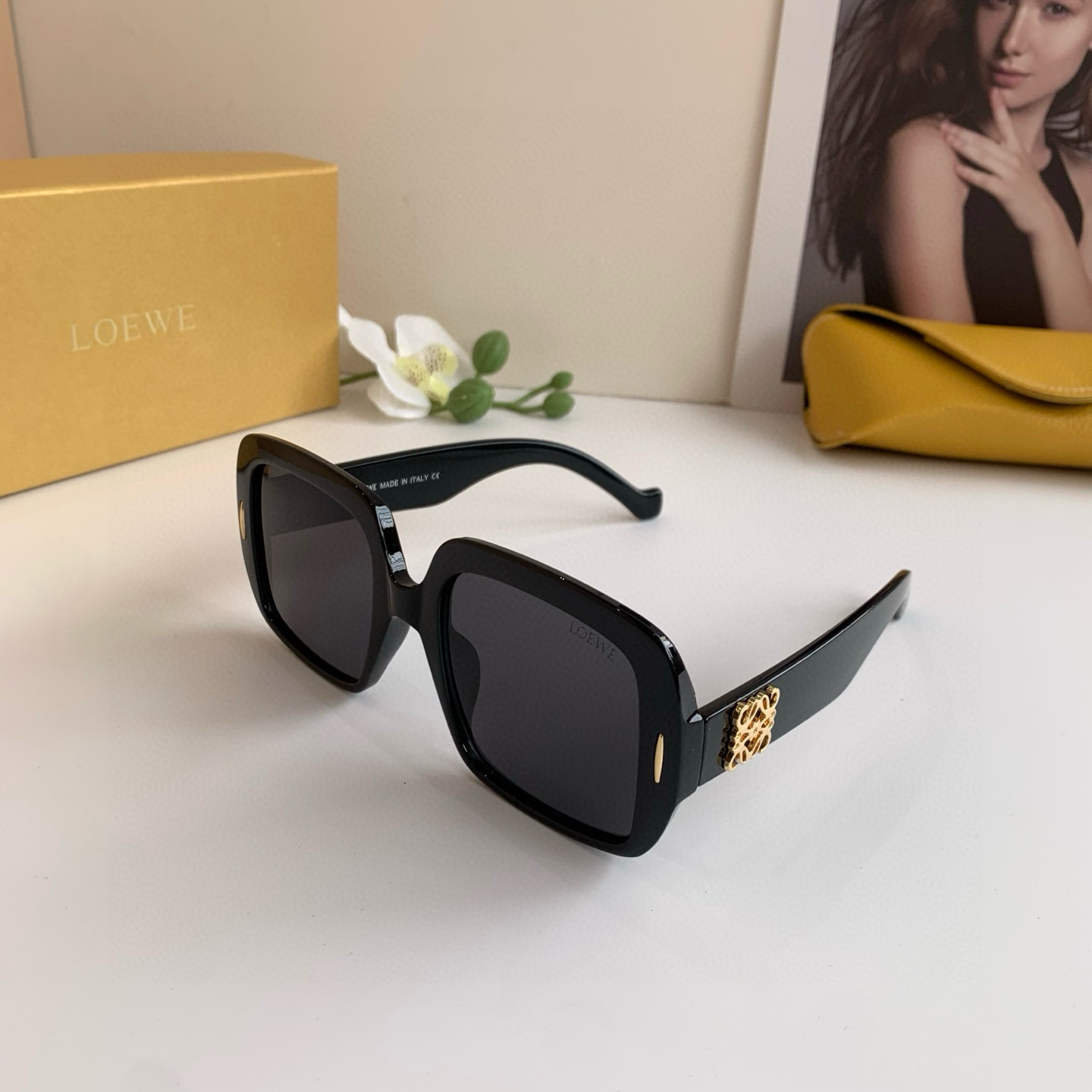 p. 263 Loewe, the new retro fashion box of Sunglasses, the little Red Book Mirrors, UV-protected glasses - 图片 2