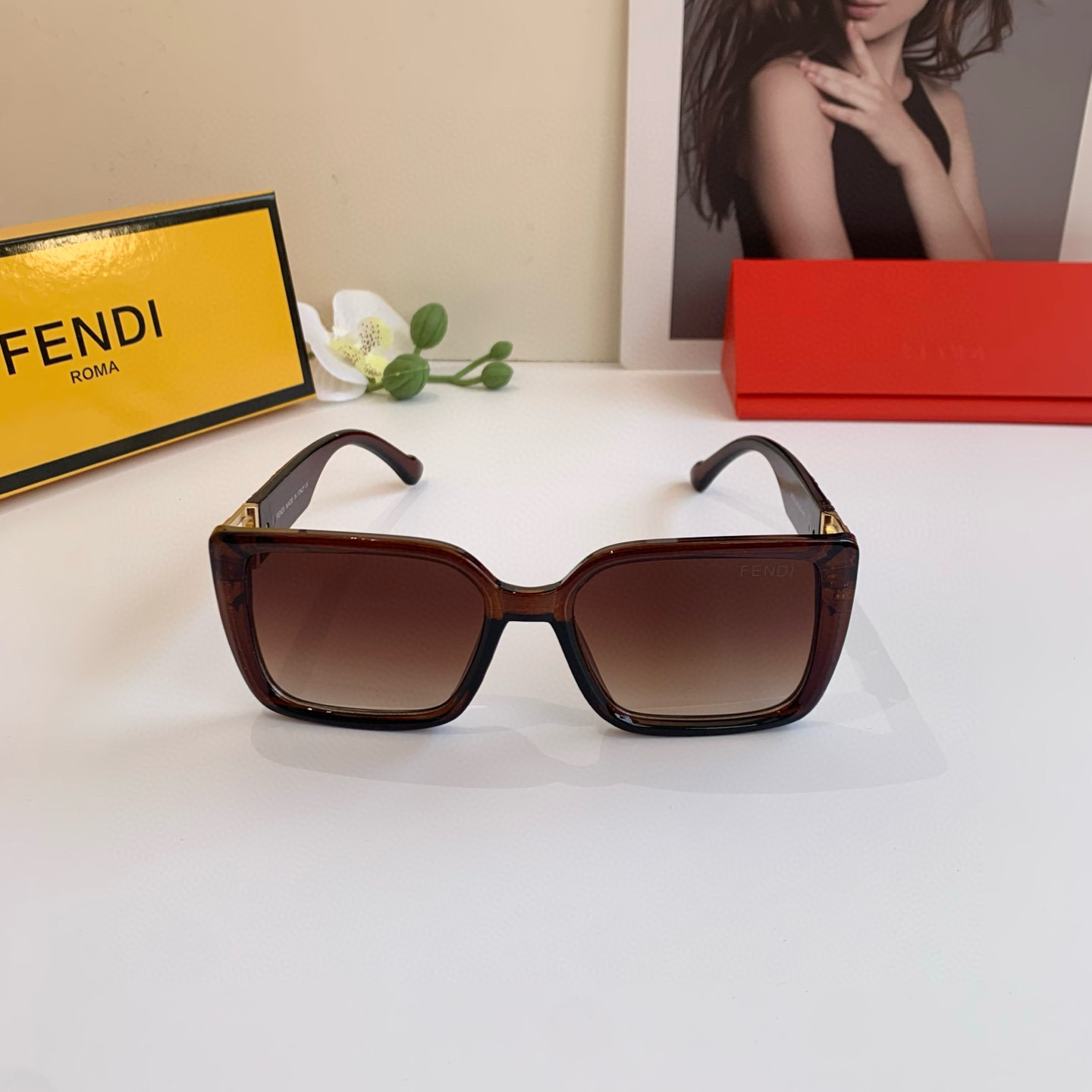 Summary: Fendifendy Redline F Sunglasses Collection with Away-Drive Glasses on Page 263. - 图片 4