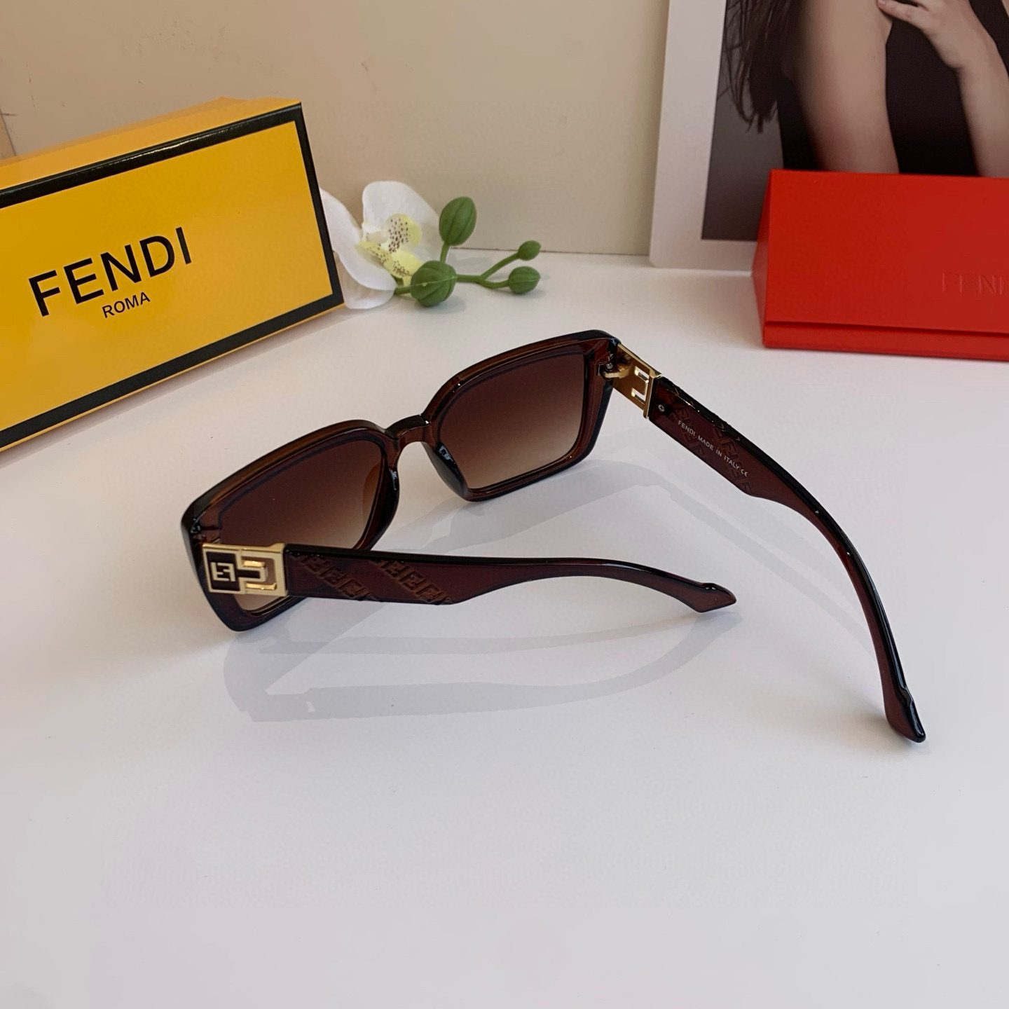 Summary: Fendifendy Redline F Sunglasses Collection with Away-Drive Glasses on Page 263. - 图片 6
