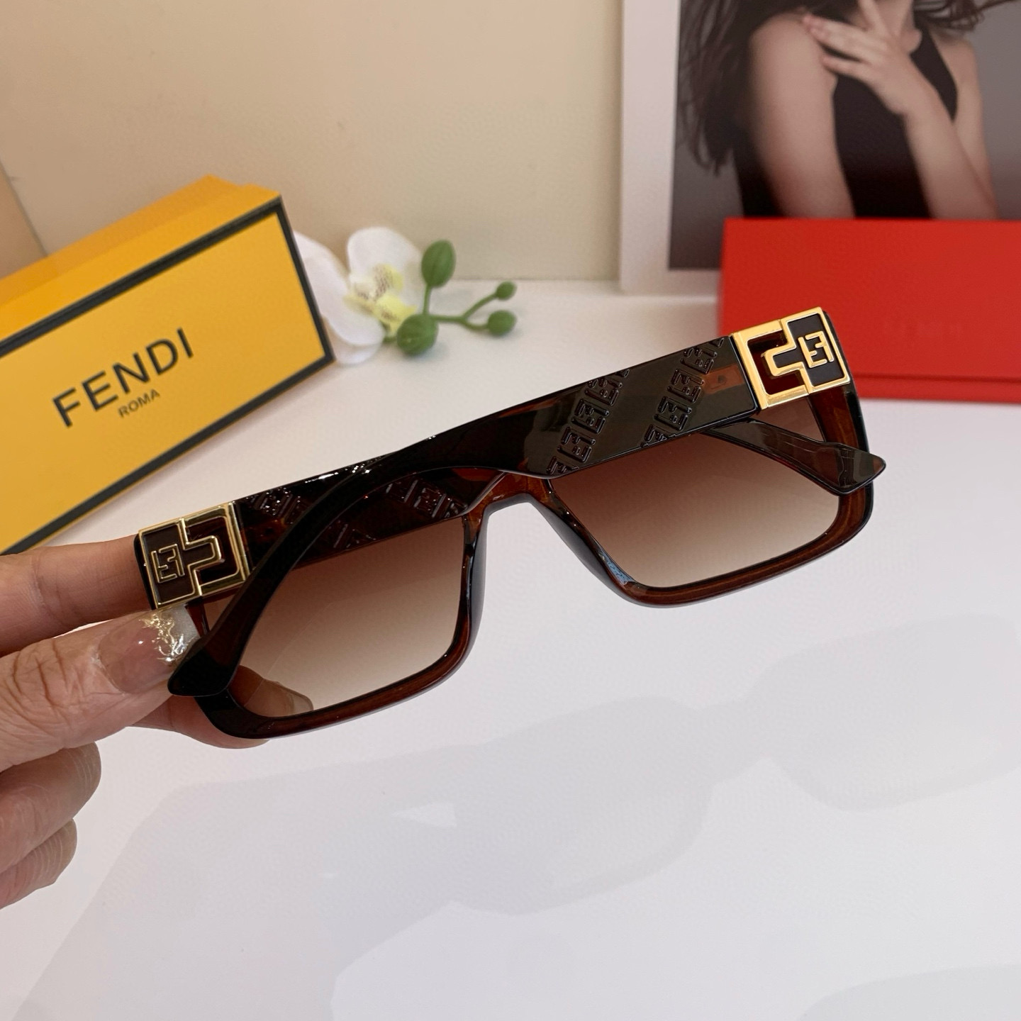 Summary: Fendifendy Redline F Sunglasses Collection with Away-Drive Glasses on Page 263. - 图片 8