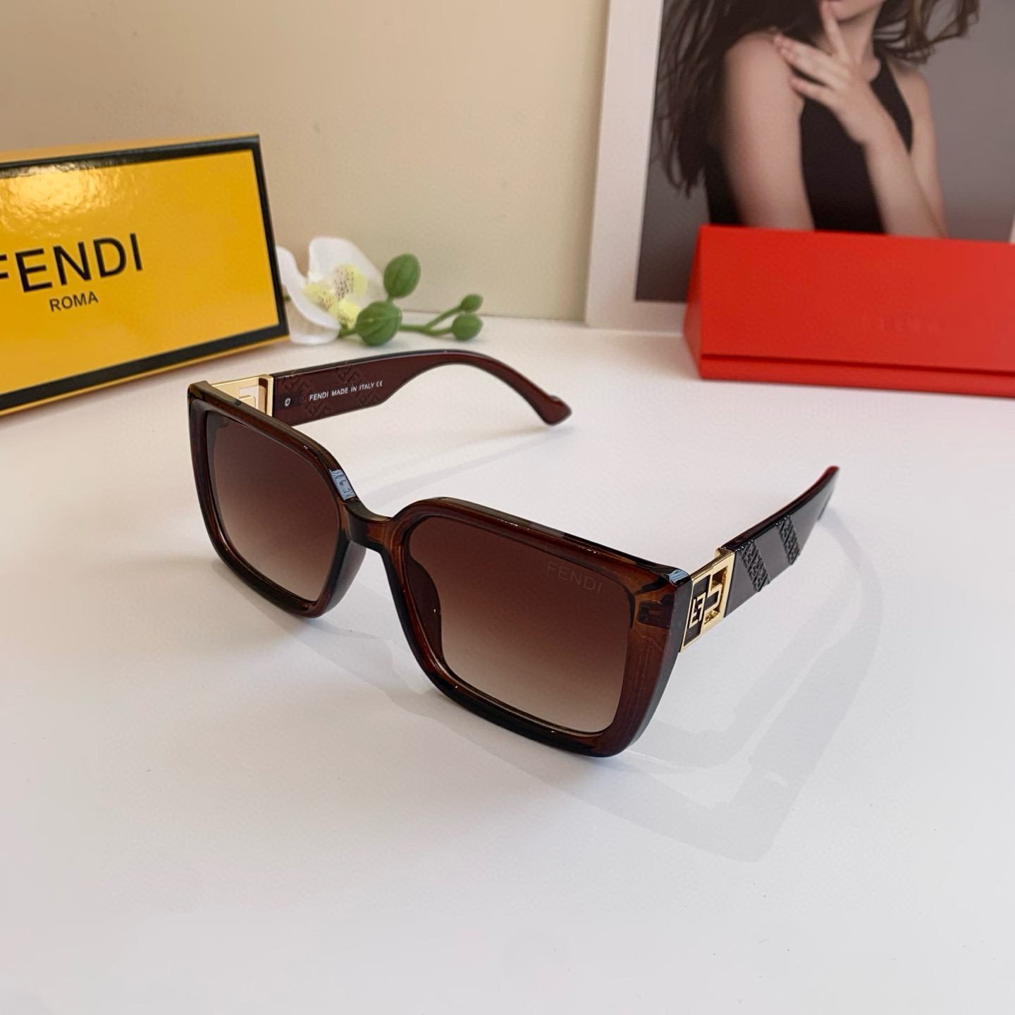 Summary: Fendifendy Redline F Sunglasses Collection with Away-Drive Glasses on Page 263. - 图片 2