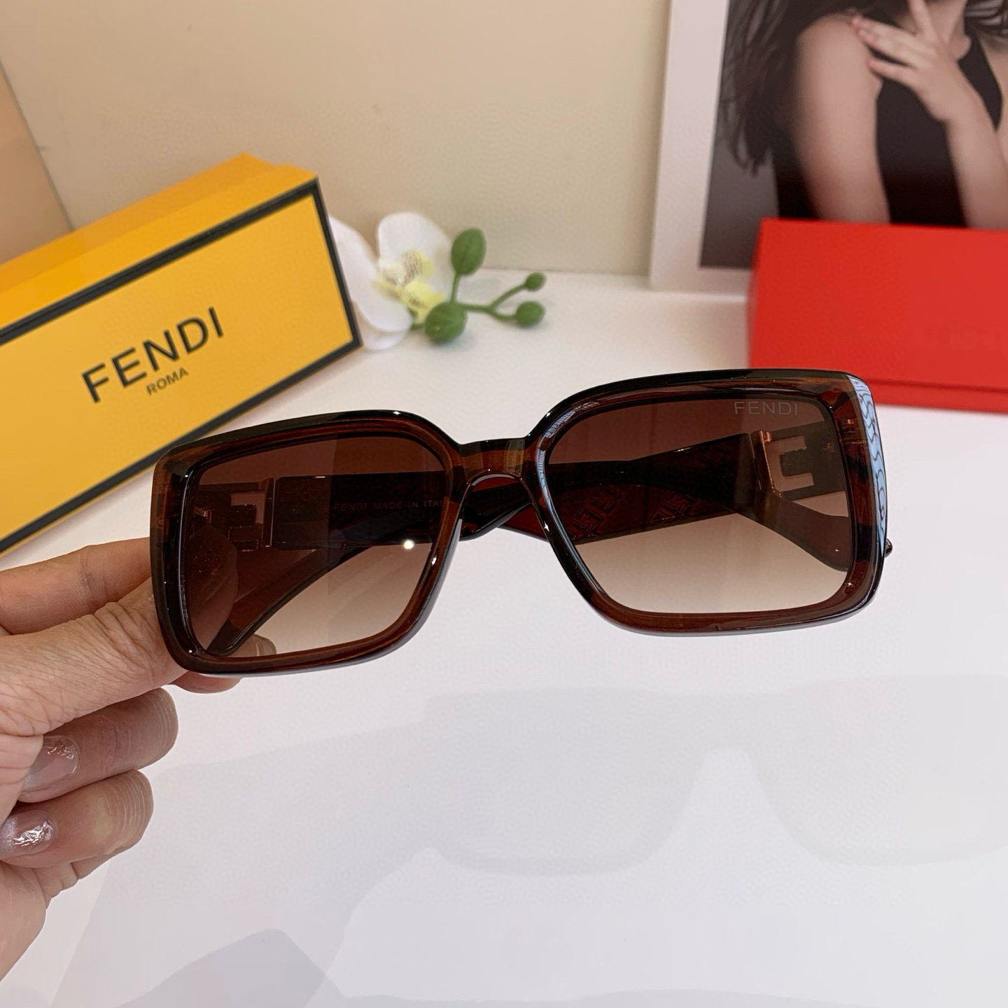 Summary: Fendifendy Redline F Sunglasses Collection with Away-Drive Glasses on Page 263. - 图片 3