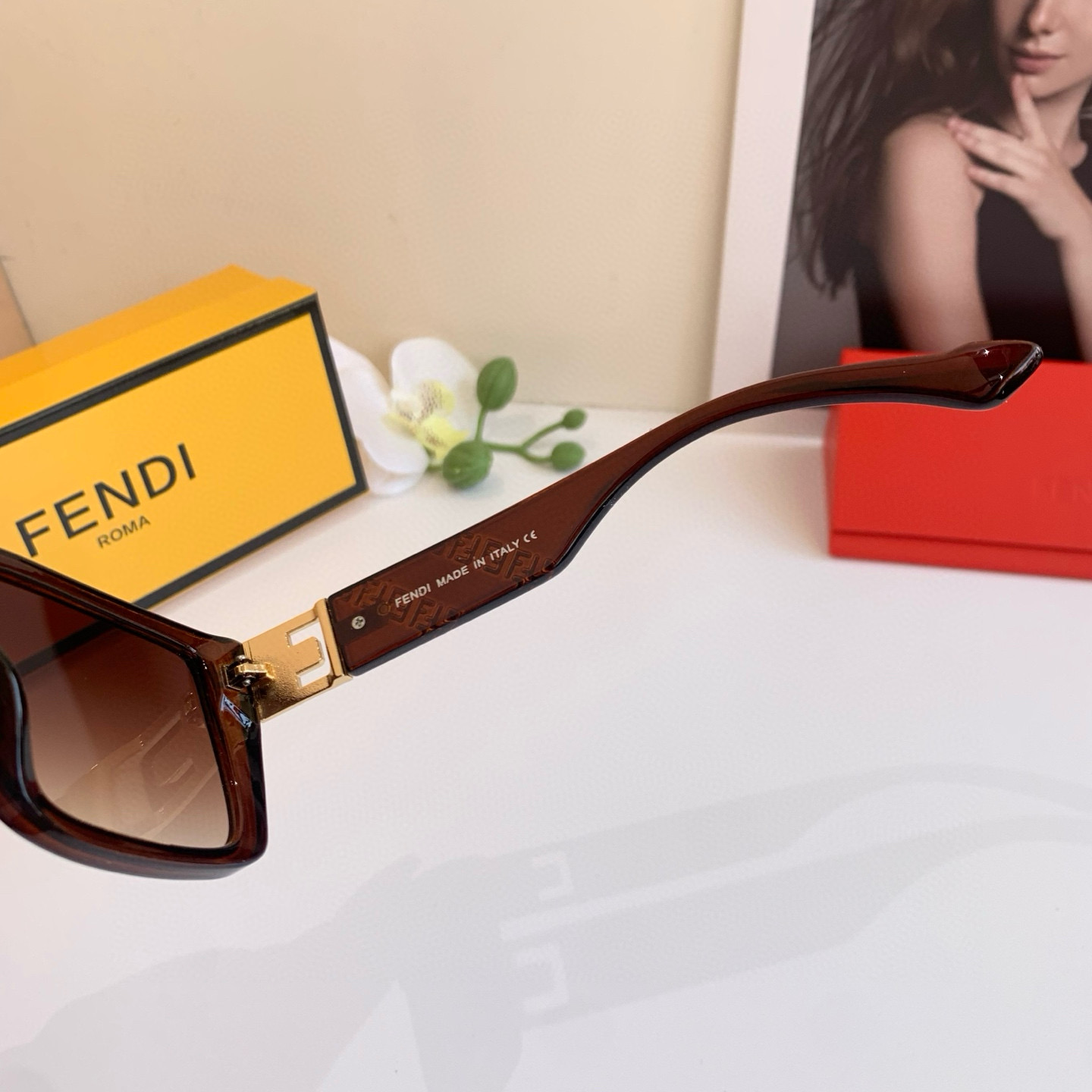 Summary: Fendifendy Redline F Sunglasses Collection with Away-Drive Glasses on Page 263. - 图片 5