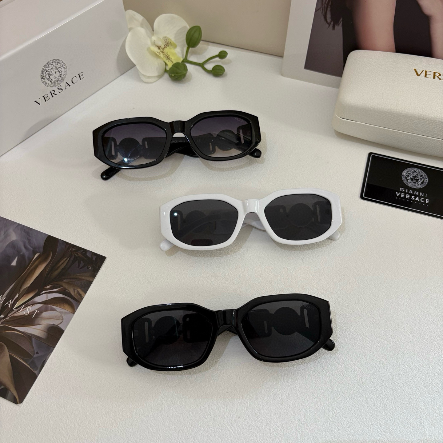 VERSACE Sunglasses: Unique Italian Design with Classic Logo, Small and Simple [Strength] - 图片 9
