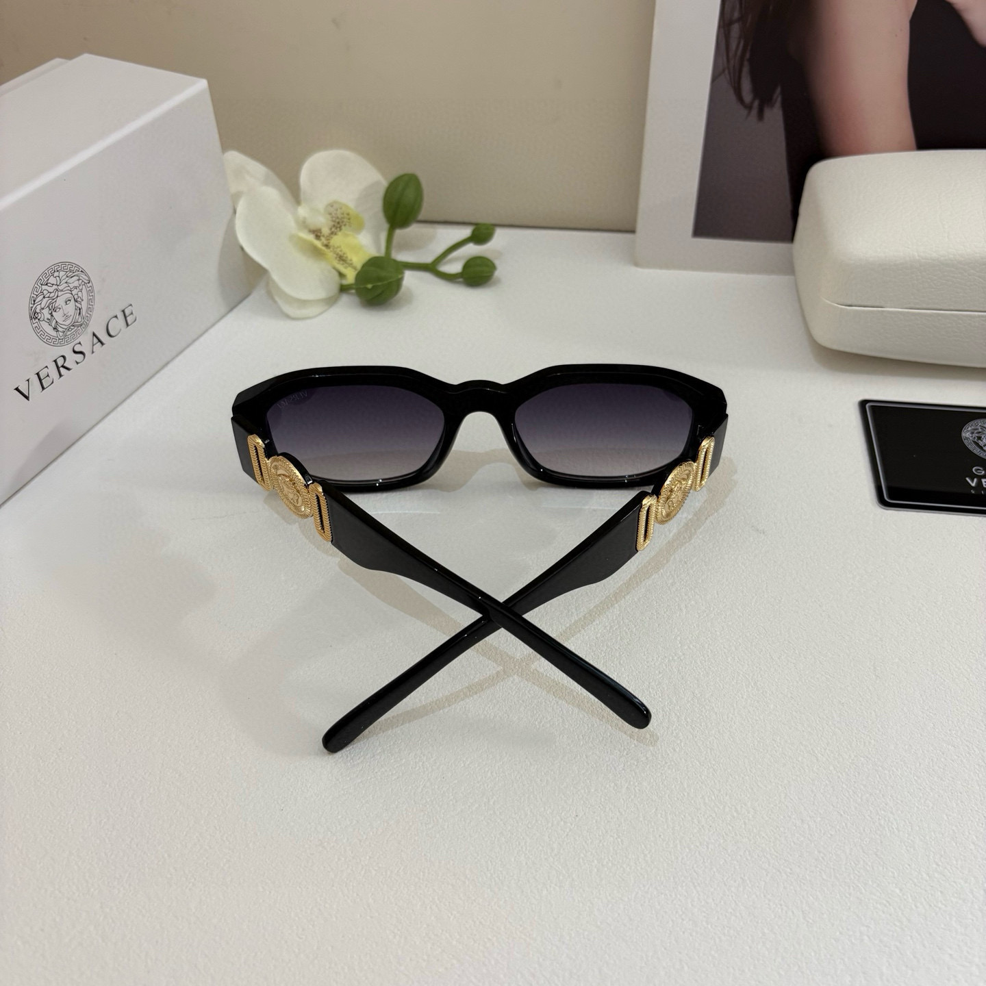 VERSACE Sunglasses: Unique Italian Design with Classic Logo, Small and Simple [Strength] - 图片 6