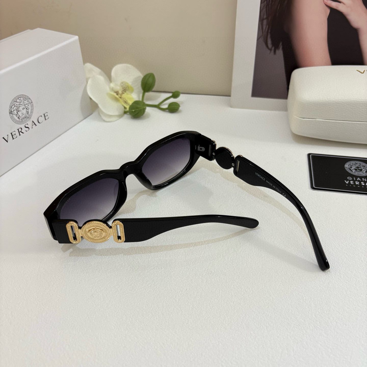 VERSACE Sunglasses: Unique Italian Design with Classic Logo, Small and Simple [Strength] - 图片 7