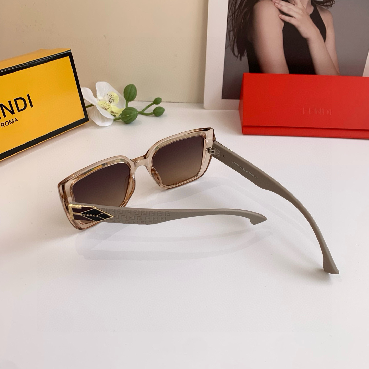 Summary: Fendifendy Redline F Sunglasses with Away-Drive Feature on Page 263 - 图片 6