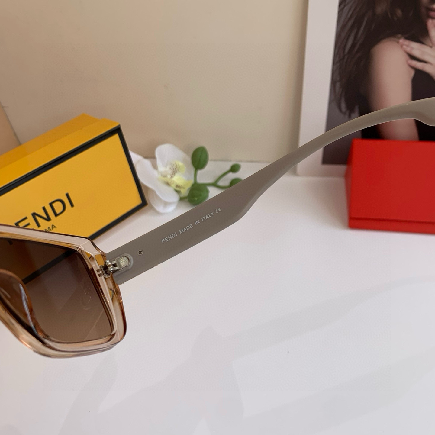 Summary: Fendifendy Redline F Sunglasses with Away-Drive Feature on Page 263 - 图片 8