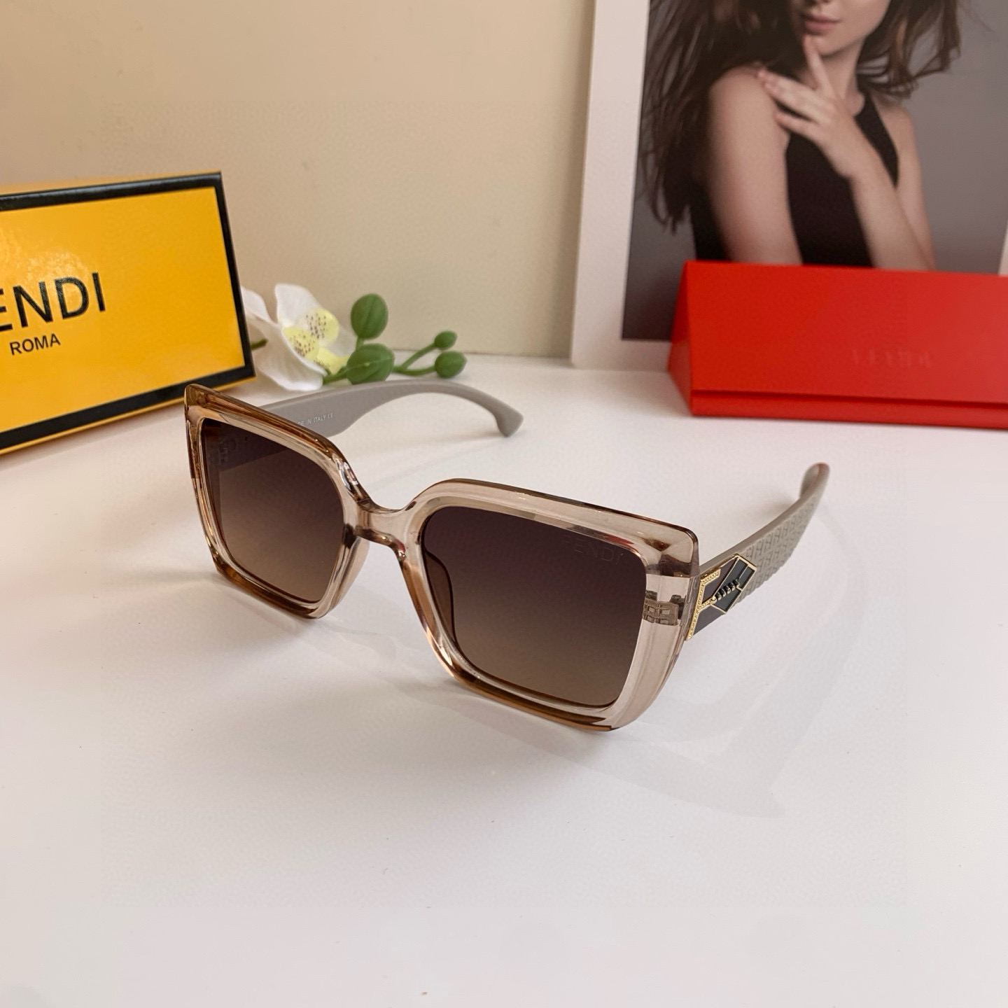 Summary: Fendifendy Redline F Sunglasses with Away-Drive Feature on Page 263 - 图片 3