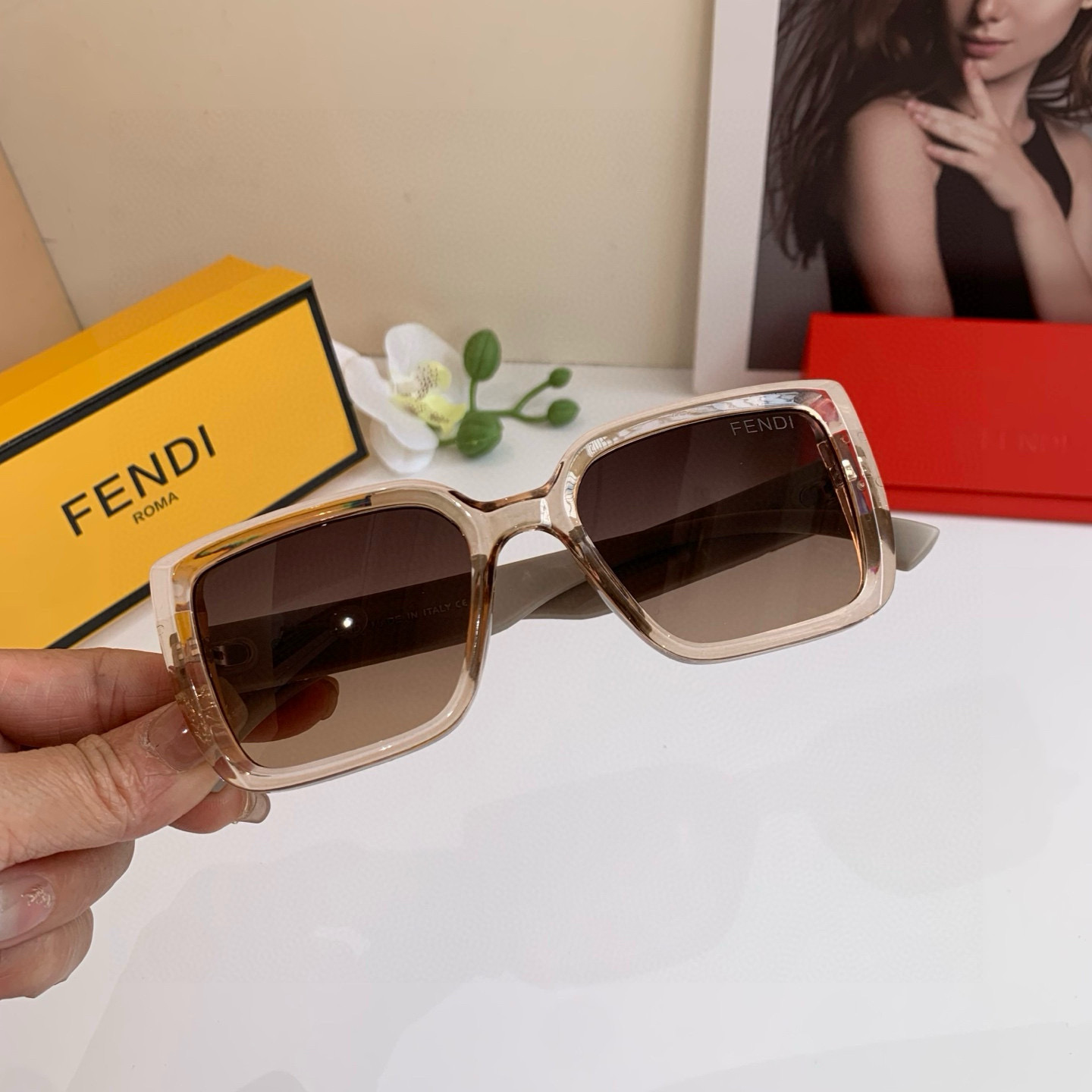 Summary: Fendifendy Redline F Sunglasses with Away-Drive Feature on Page 263 - 图片 1