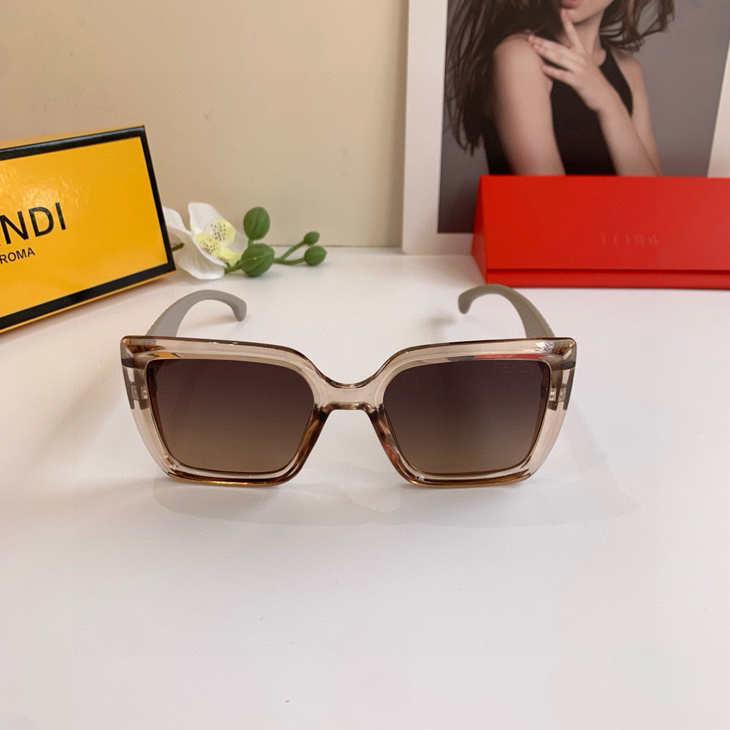 Summary: Fendifendy Redline F Sunglasses with Away-Drive Feature on Page 263 - 图片 4
