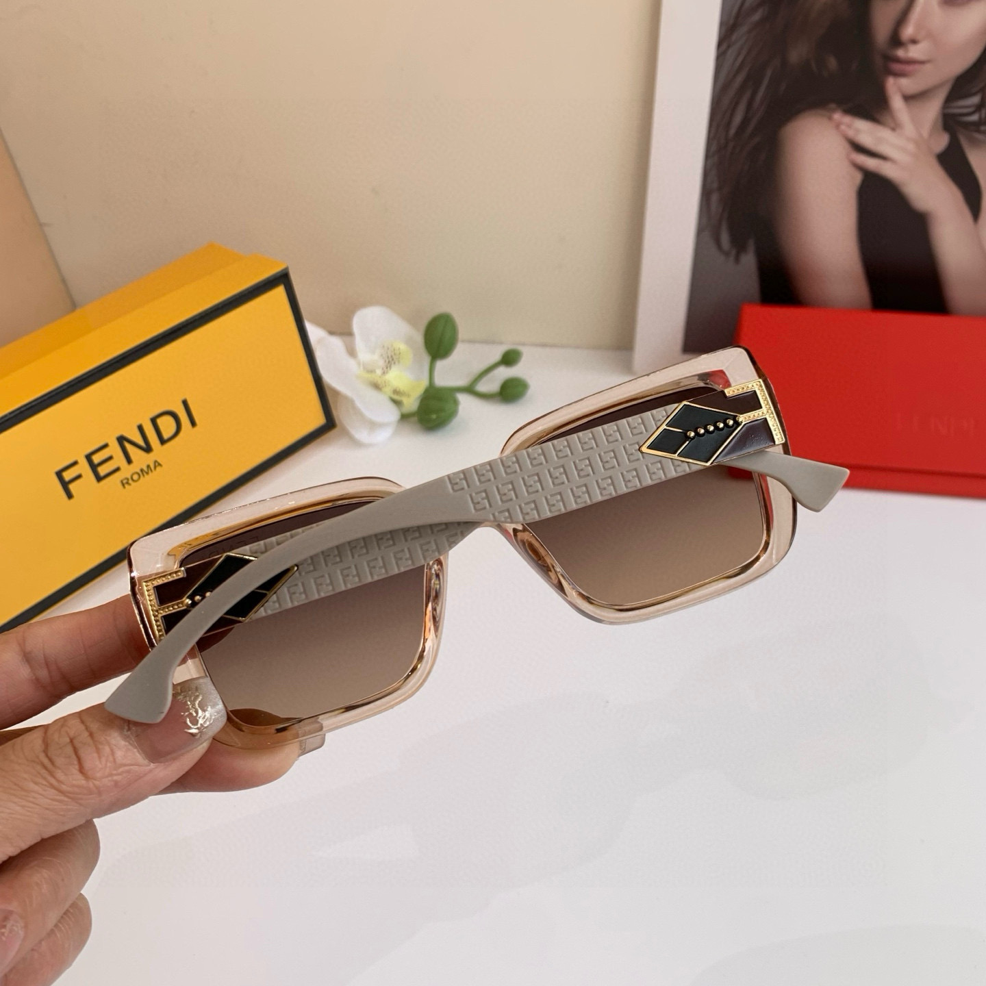 Summary: Fendifendy Redline F Sunglasses with Away-Drive Feature on Page 263 - 图片 5
