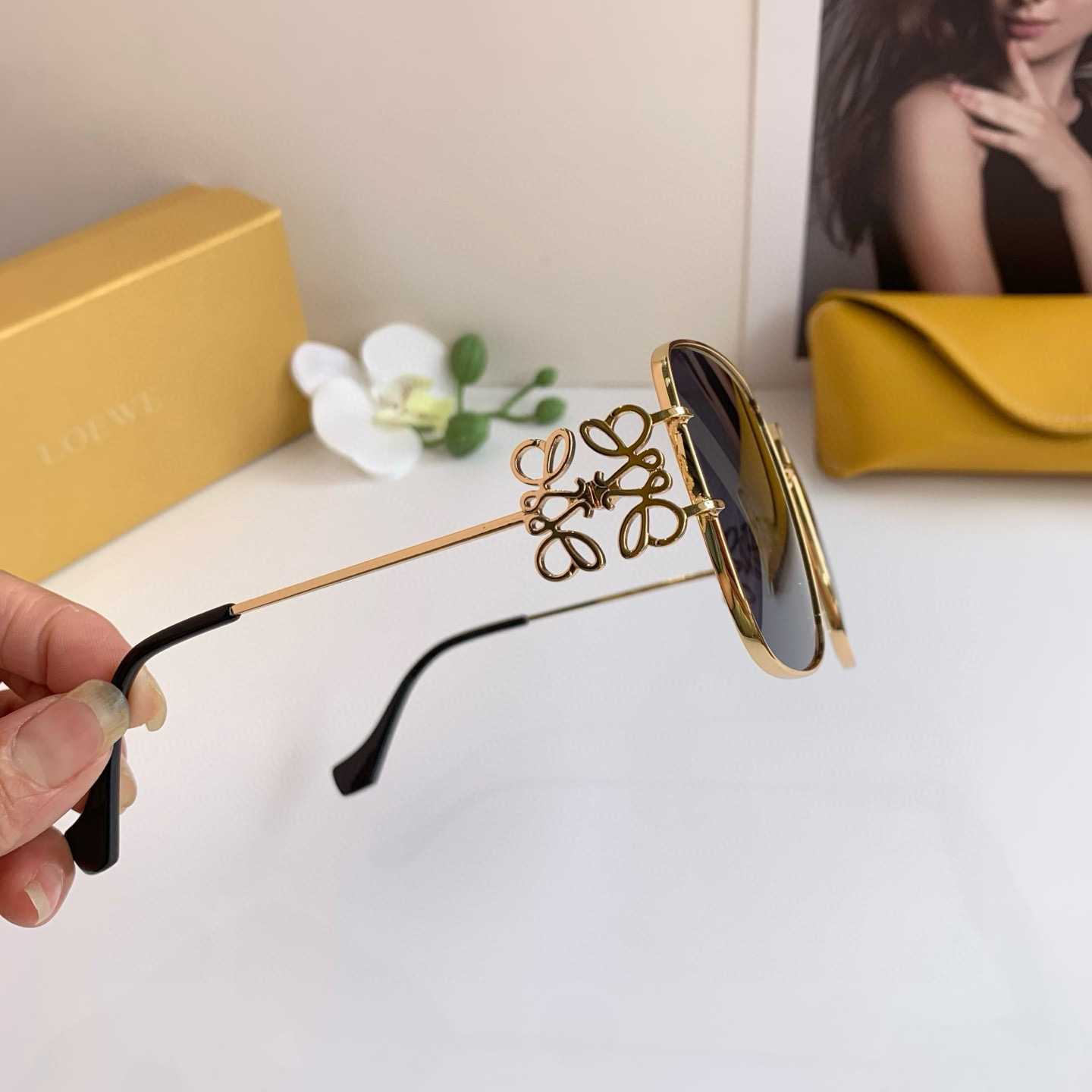 Loewe Sunglasses: New Fashion Box with UV-Protected Metal Frame on Little Red Book Net - 图片 6