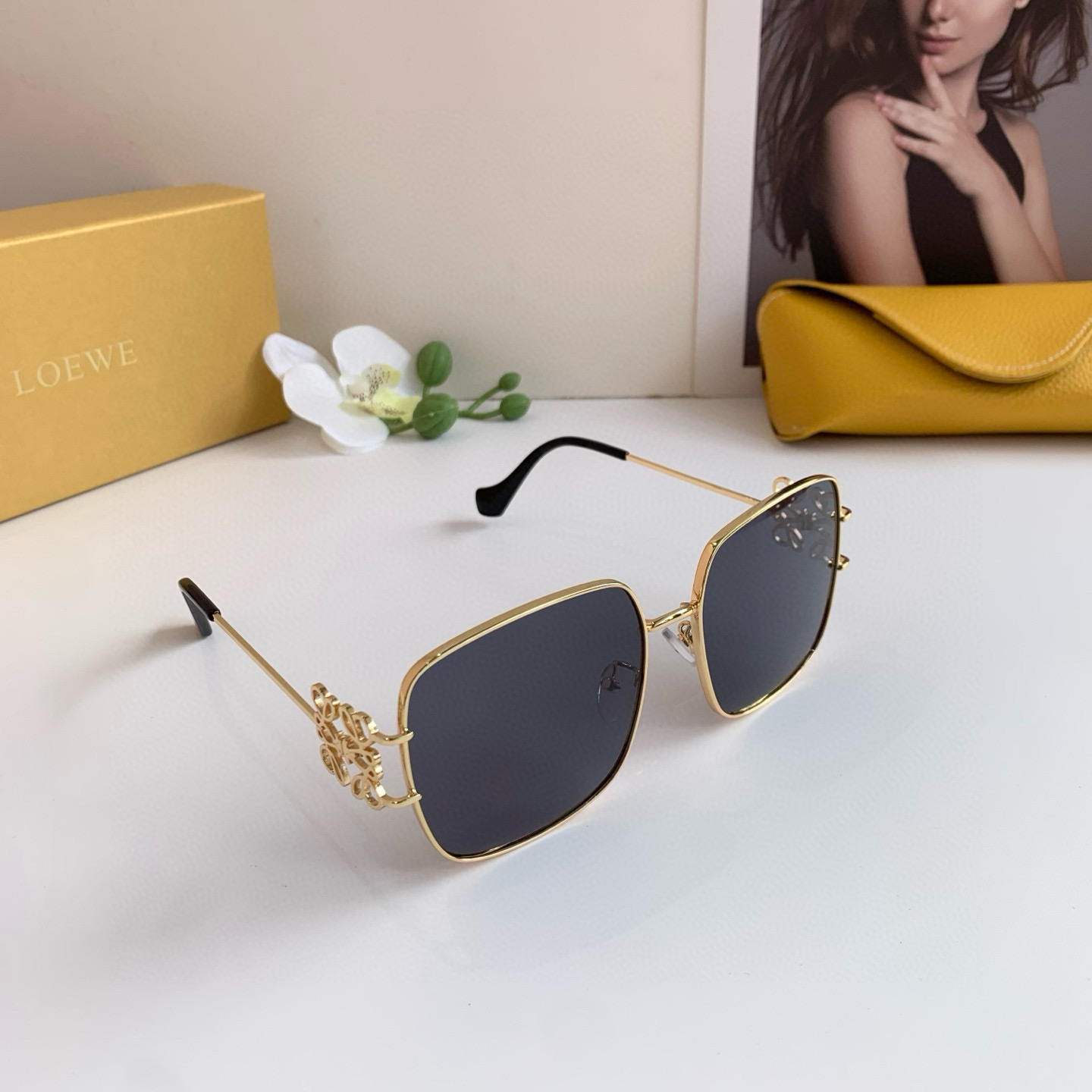 Loewe Sunglasses: New Fashion Box with UV-Protected Metal Frame on Little Red Book Net - 图片 1