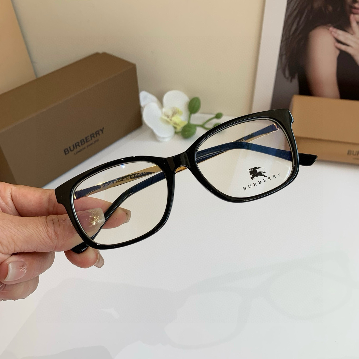 P245 BURBERRY, BARBERRY, BARBOLLY, 2025 NEW PLACE HOLE HOLDING HOLDING HOLDERS AND HOLDING HOLDING HOLDERS AND HOLDING HOLDERS