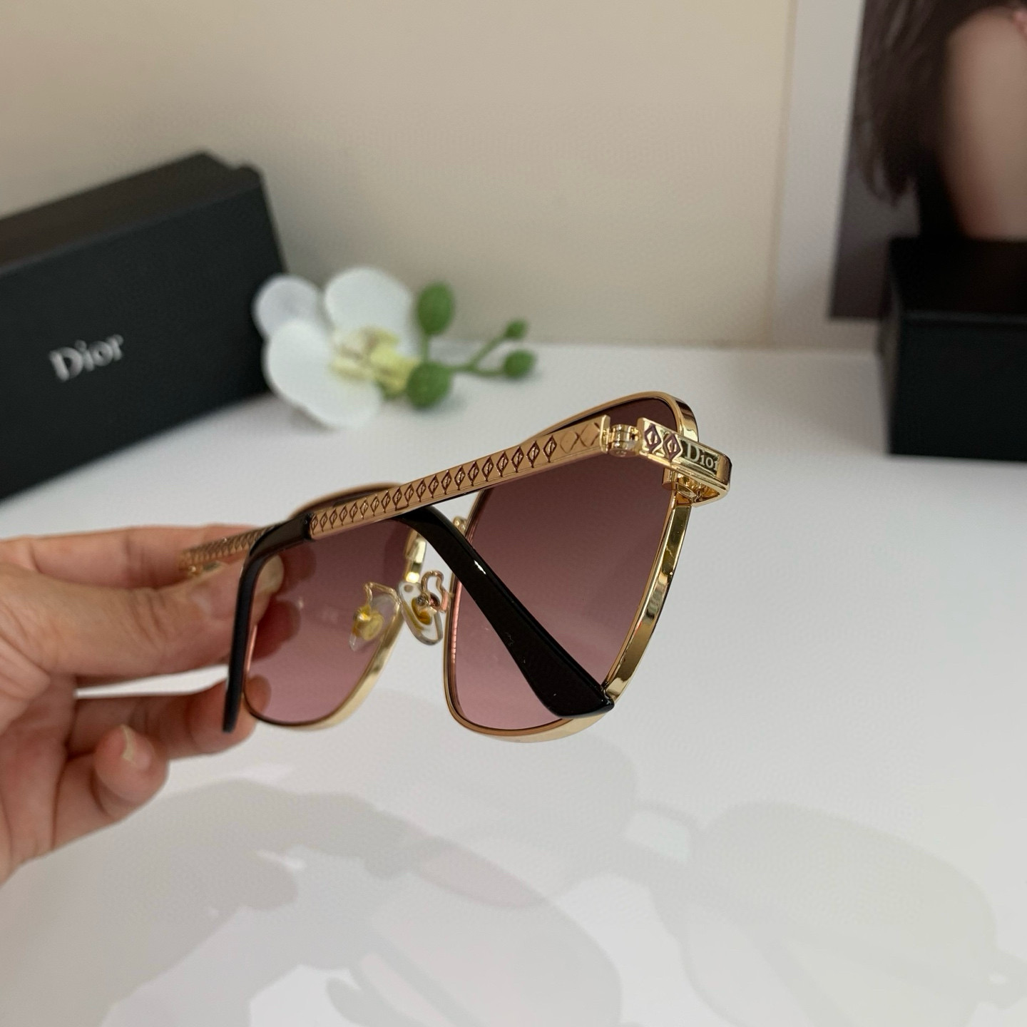 P280 Diordio, new fashion metal box sunglasses, male and female luminous sunglasses, Euro-American personal ins - 图片 6