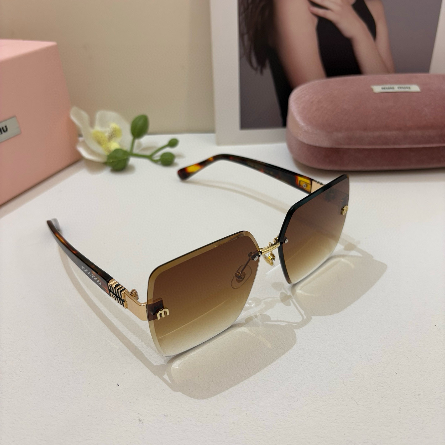 Trendy Sunglasses: Sunproof and Stylish Eyewear for Fashionable Individuals