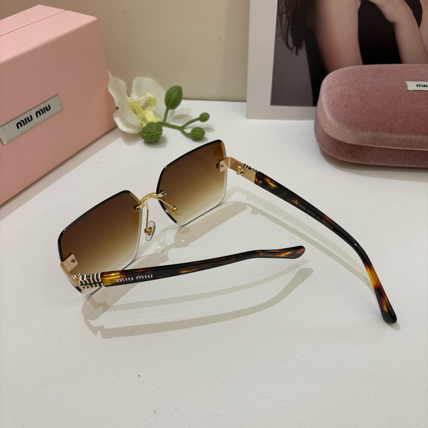 Trendy Sunglasses: Sunproof and Stylish Eyewear for Fashionable Individuals - 图片 7