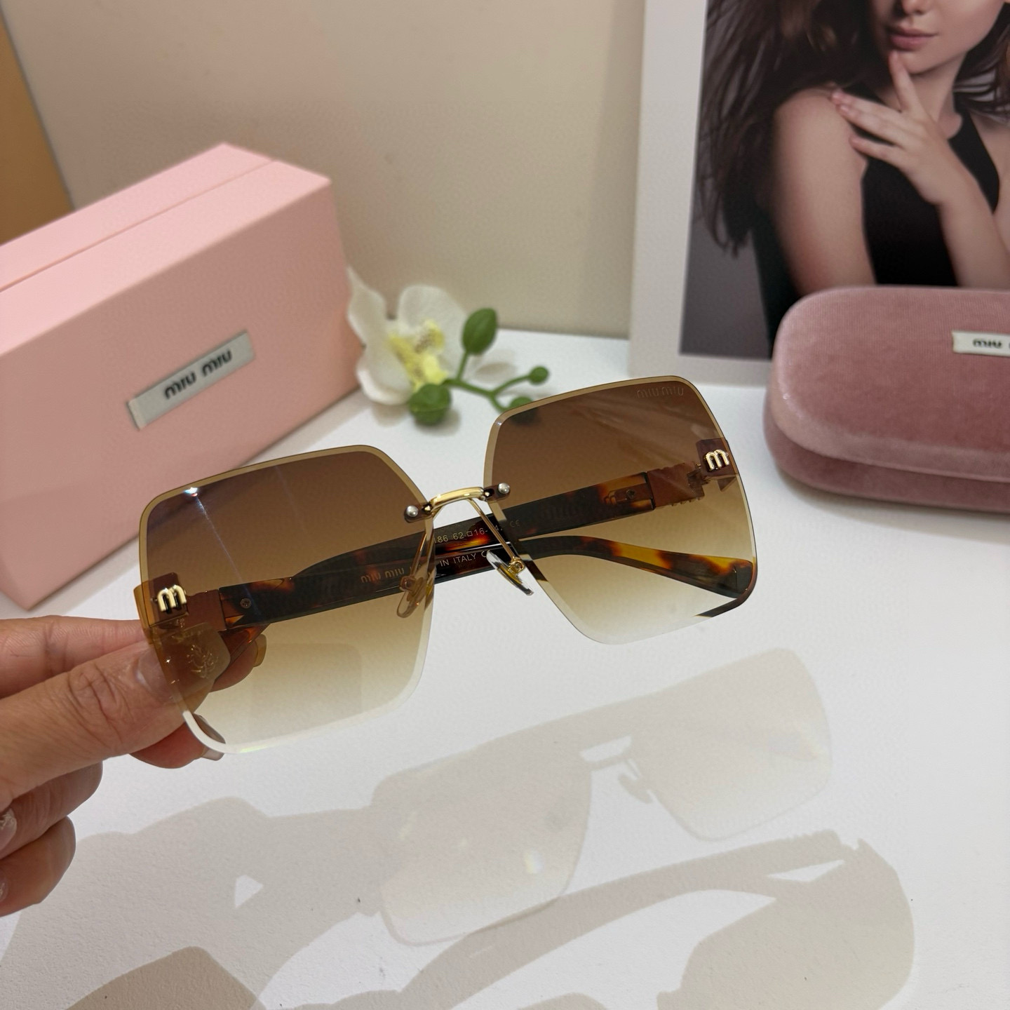 Trendy Sunglasses: Sunproof and Stylish Eyewear for Fashionable Individuals - 图片 3