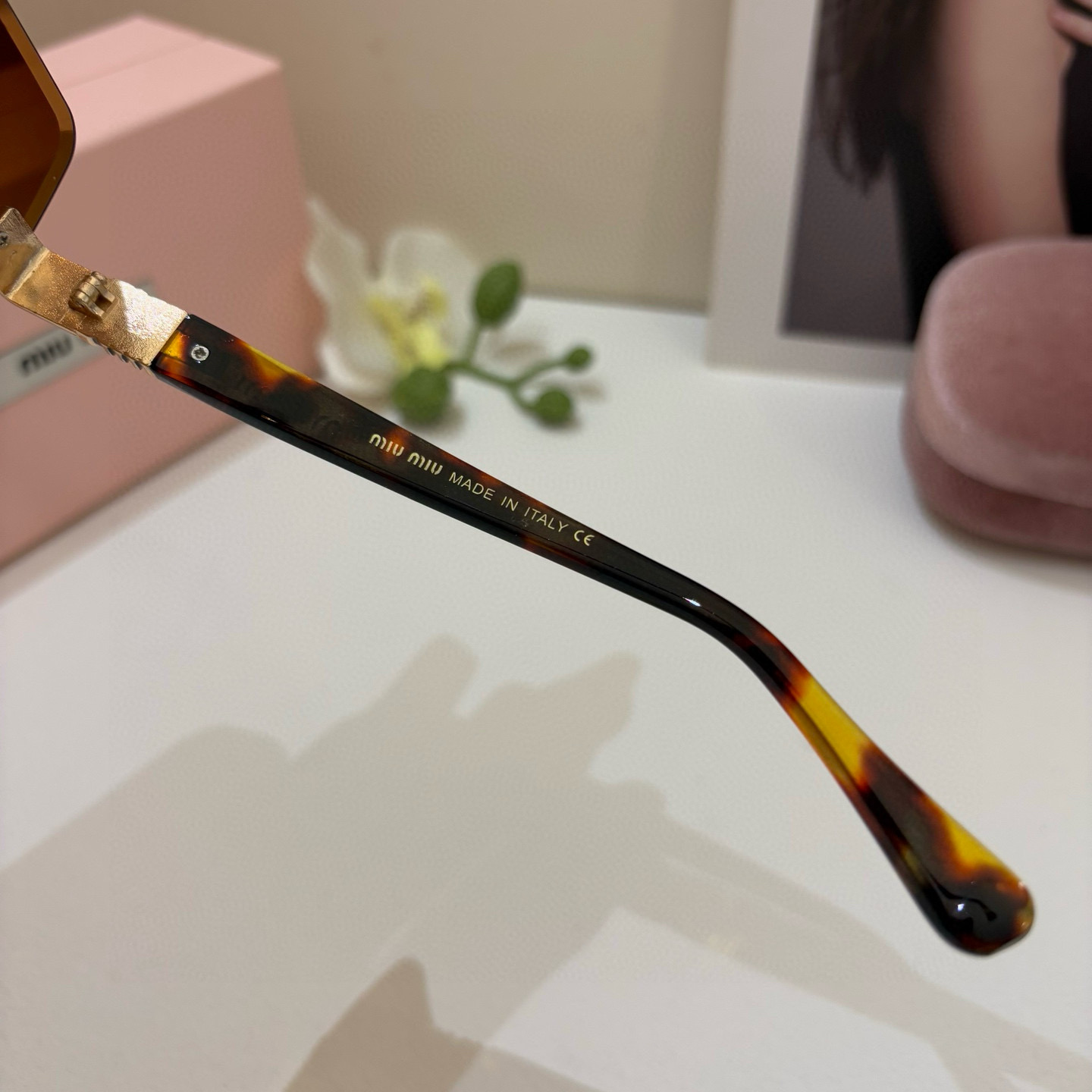 Trendy Sunglasses: Sunproof and Stylish Eyewear for Fashionable Individuals - 图片 8