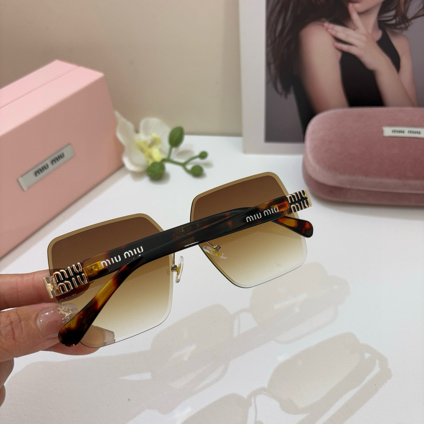 Trendy Sunglasses: Sunproof and Stylish Eyewear for Fashionable Individuals - 图片 4