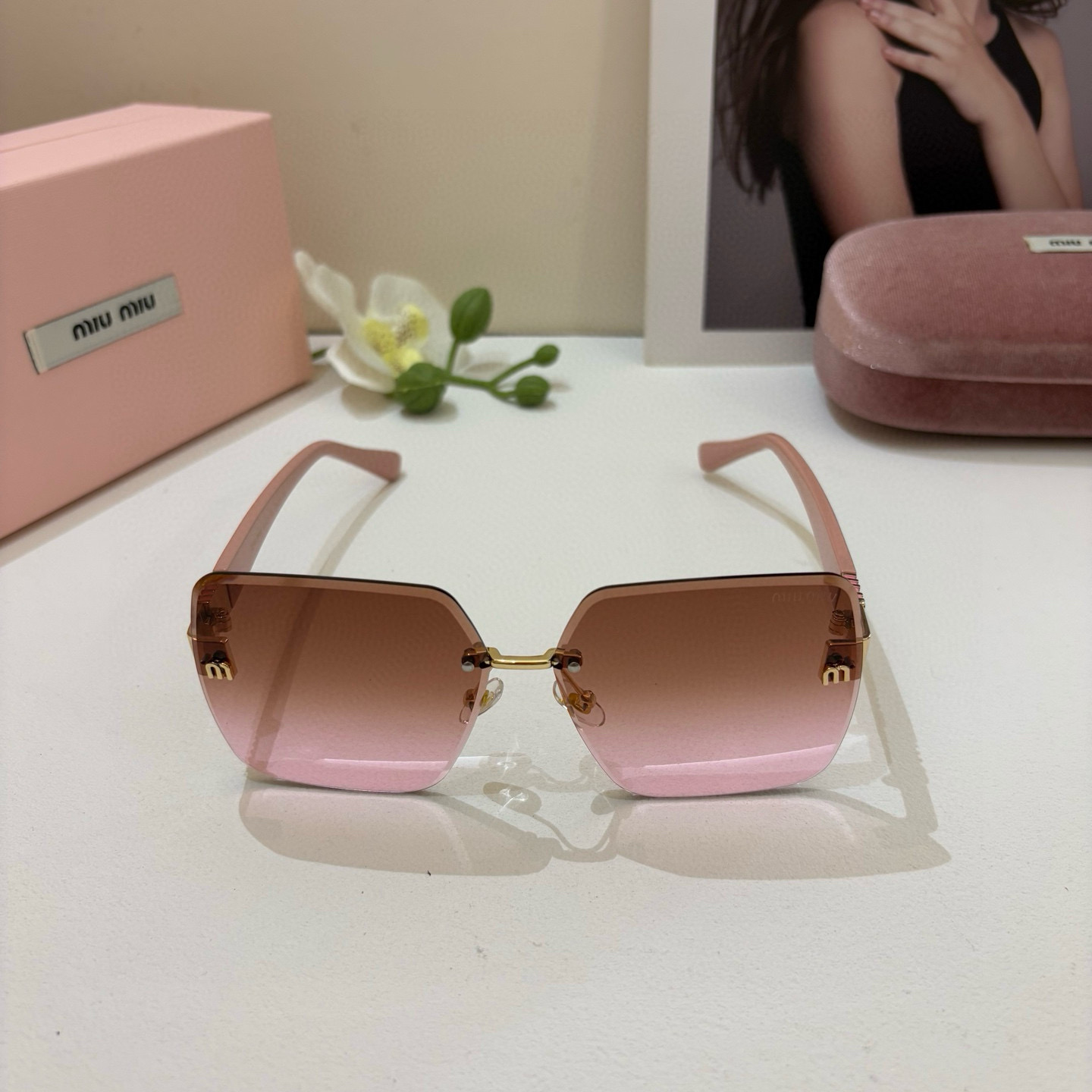 Trendy Sunglasses: New Fashion Sunshield and Street Style Eyewear on p. 263 - 图片 5