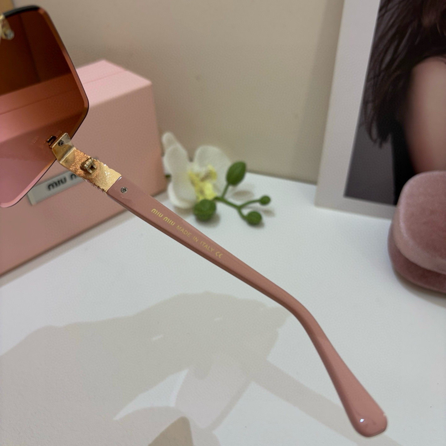 Trendy Sunglasses: New Fashion Sunshield and Street Style Eyewear on p. 263 - 图片 8