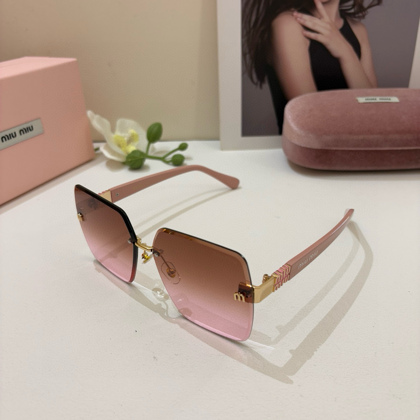 Trendy Sunglasses: New Fashion Sunshield and Street Style Eyewear on p. 263 - 图片 1