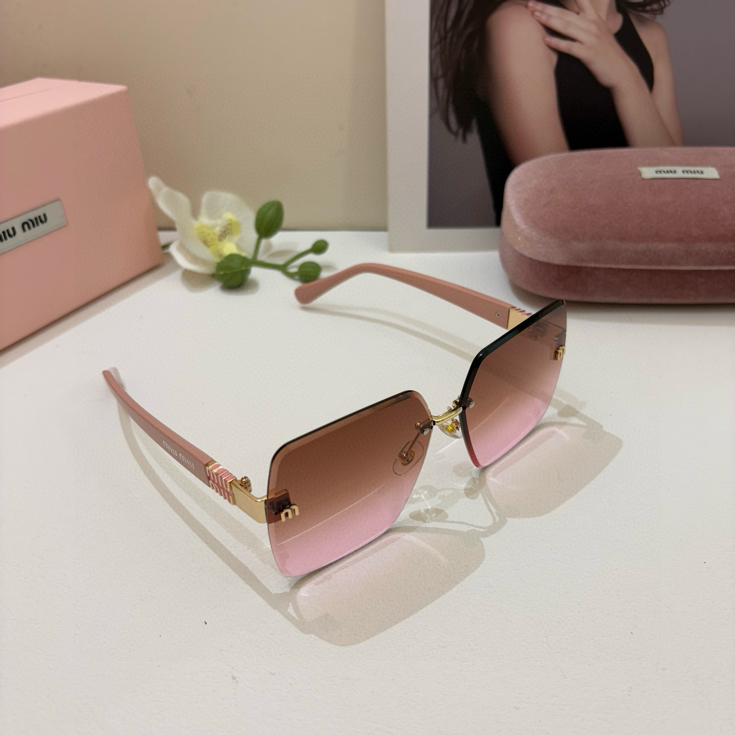 Trendy Sunglasses: New Fashion Sunshield and Street Style Eyewear on p. 263 - 图片 2
