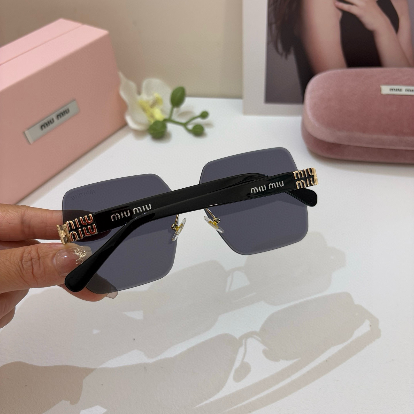 Trendy Sunglasses: New Fashion Styles with Advanced Sun Protection on p. 263 - 图片 4