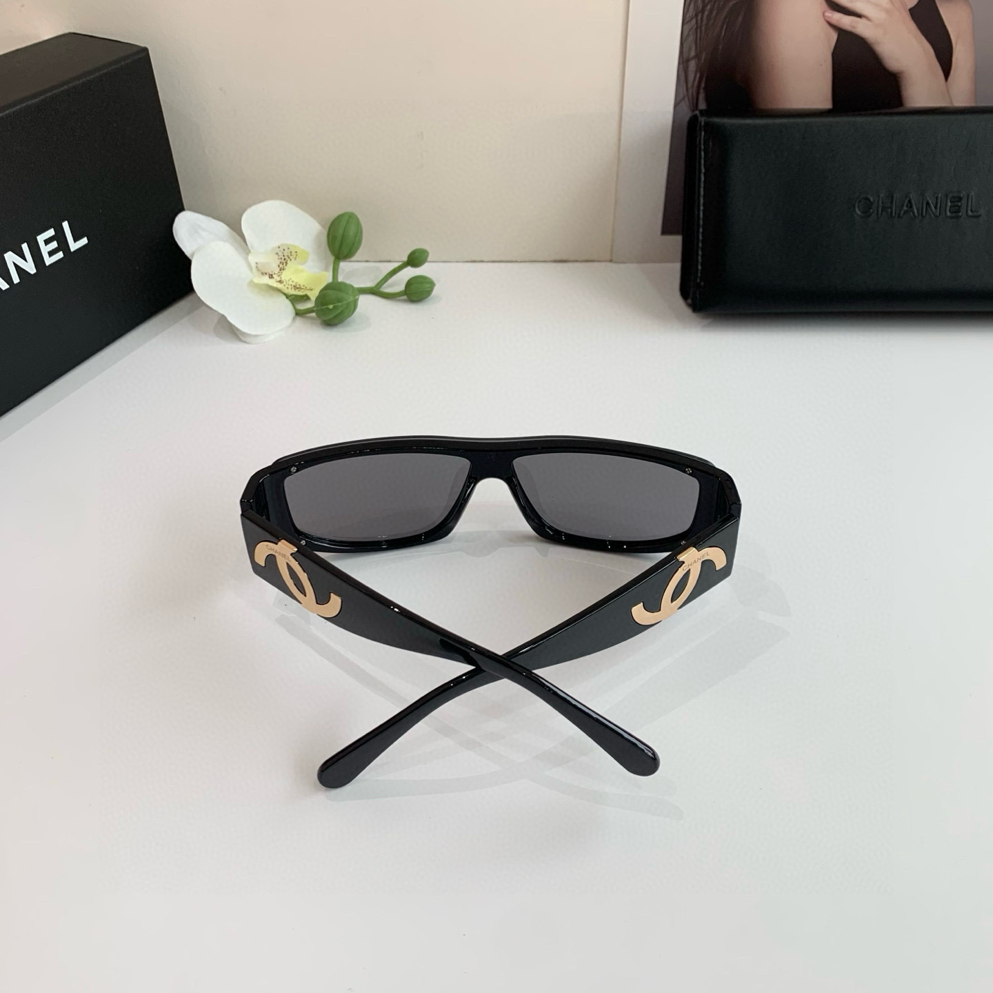 Trendy Chanel Sunglasses for Stylish U.S. Cats: Fashionable Eye-Catching Styles on Trend Street - 图片 9