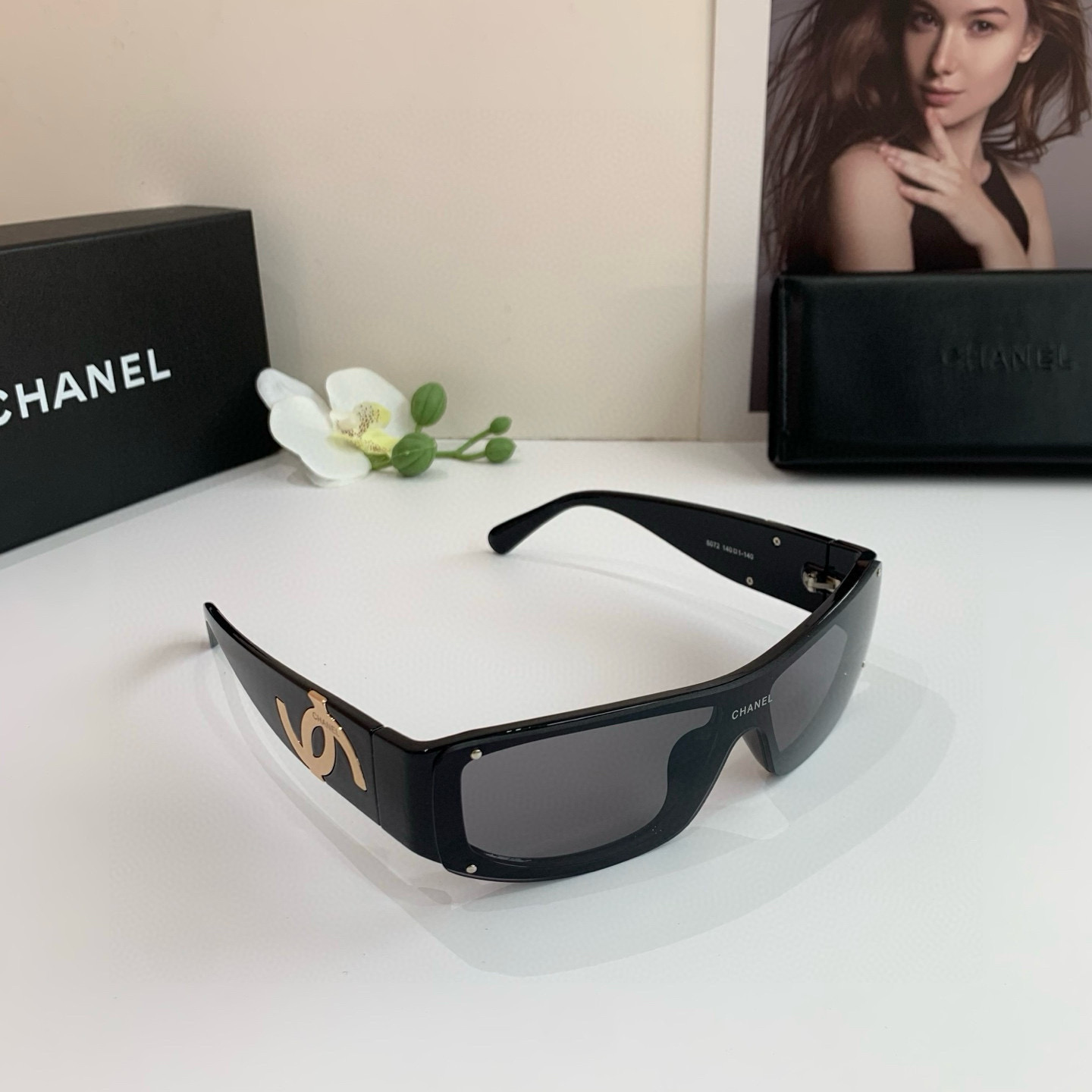 Trendy Chanel Sunglasses for Stylish U.S. Cats: Fashionable Eye-Catching Styles on Trend Street - 图片 1