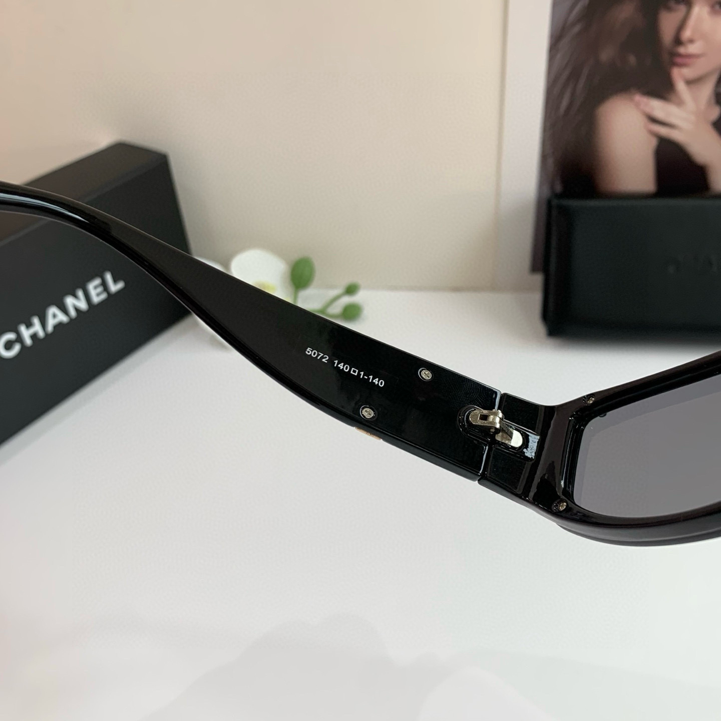 Trendy Chanel Sunglasses for Stylish U.S. Cats: Fashionable Eye-Catching Styles on Trend Street - 图片 8