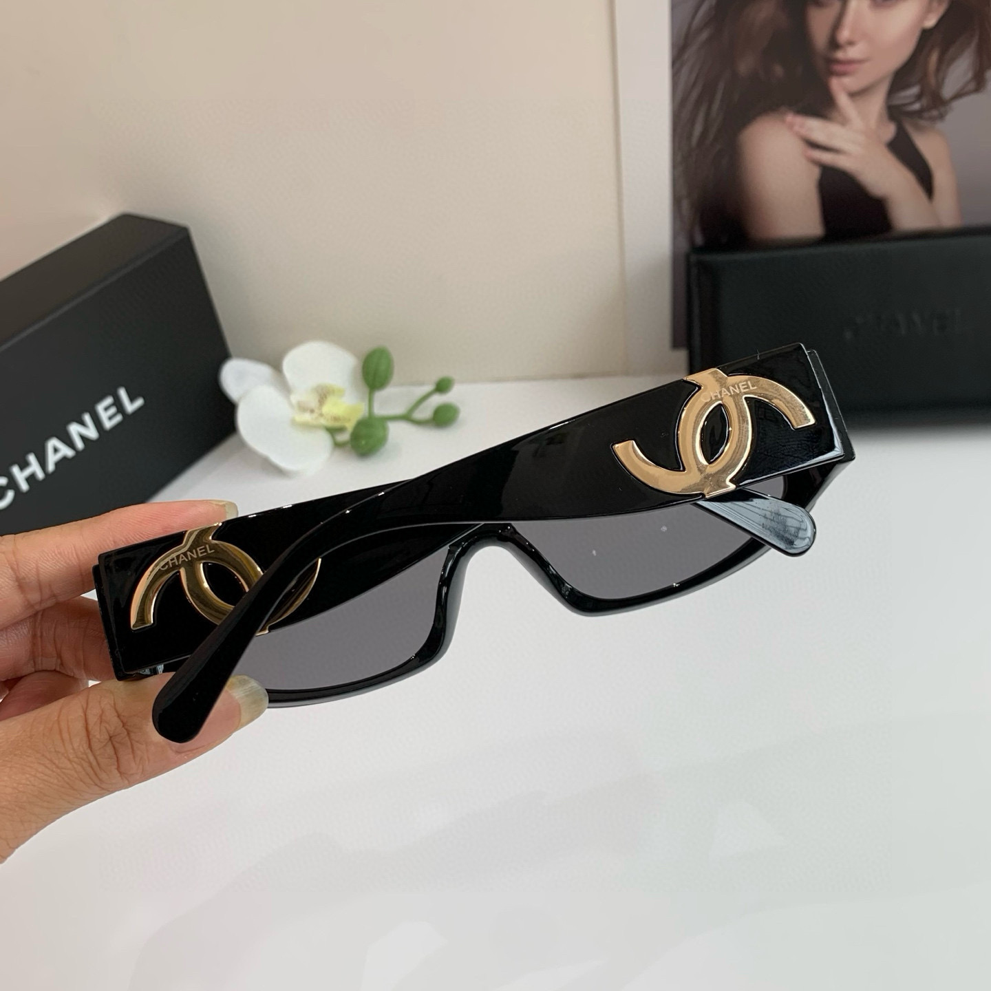 Trendy Chanel Sunglasses for Stylish U.S. Cats: Fashionable Eye-Catching Styles on Trend Street - 图片 5
