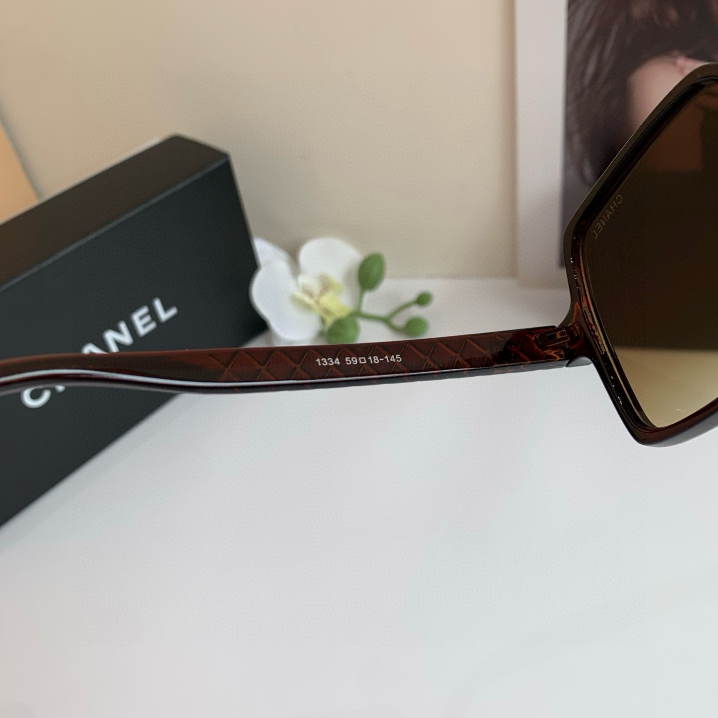 p. 263 Chanel Chanel, a new fragrance frame sunglasses - 图片 6