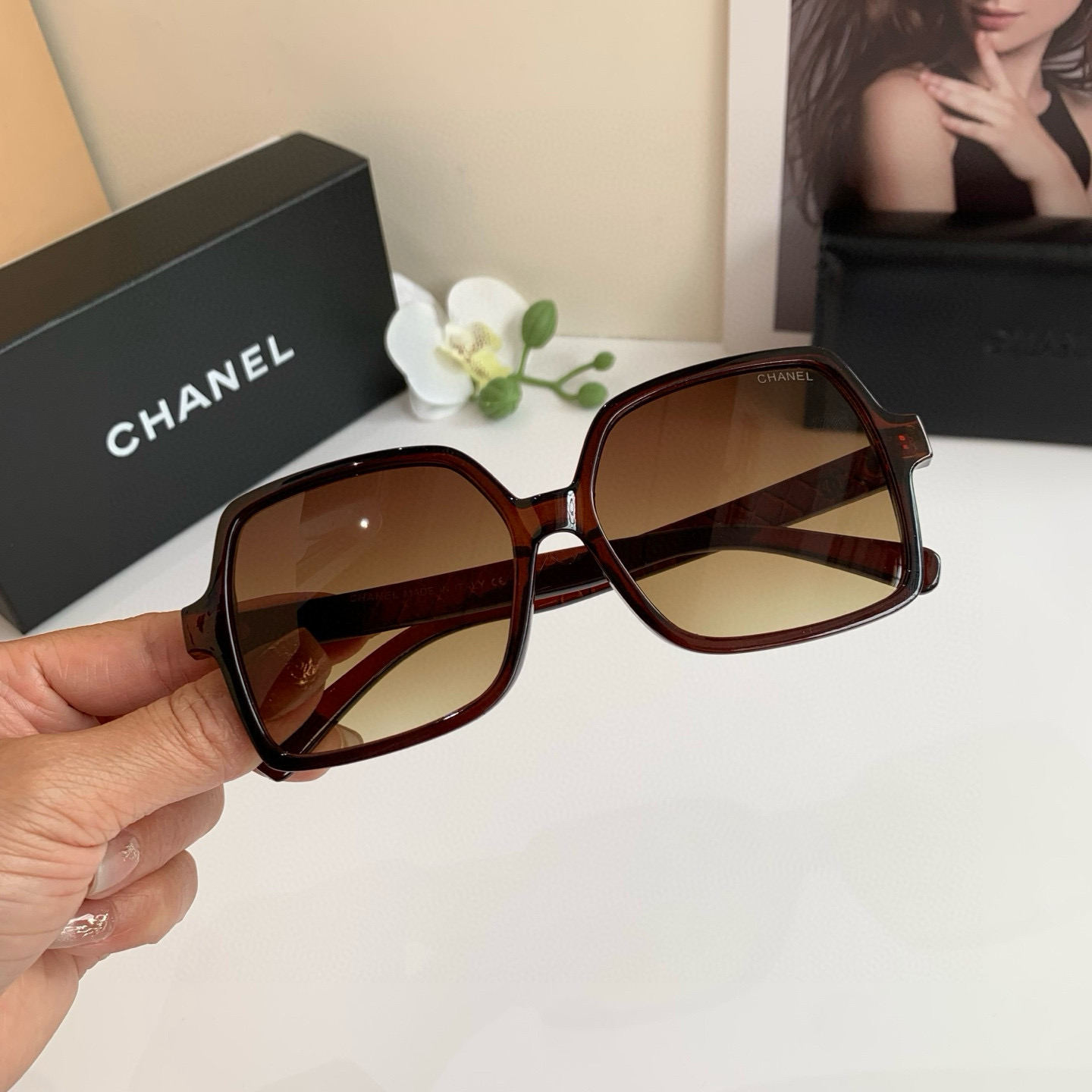 p. 263 Chanel Chanel, a new fragrance frame sunglasses - 图片 1