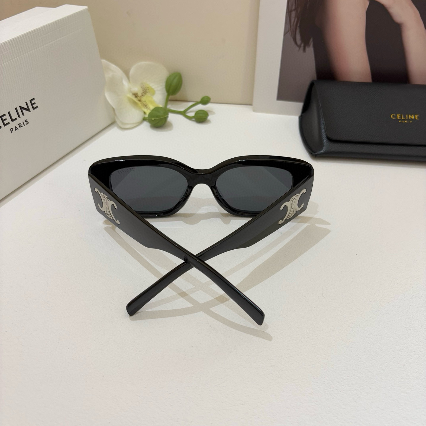 Fashion Icon: Celine Selin’s Popular Kilomen Box Sunglasses on Page 263 - 图片 7
