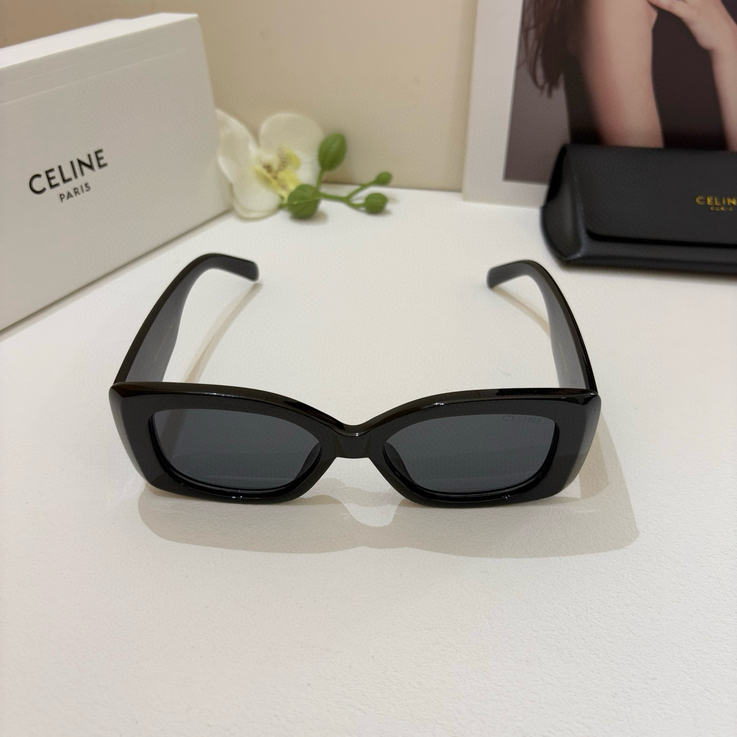 Fashion Icon: Celine Selin’s Popular Kilomen Box Sunglasses on Page 263 - 图片 5