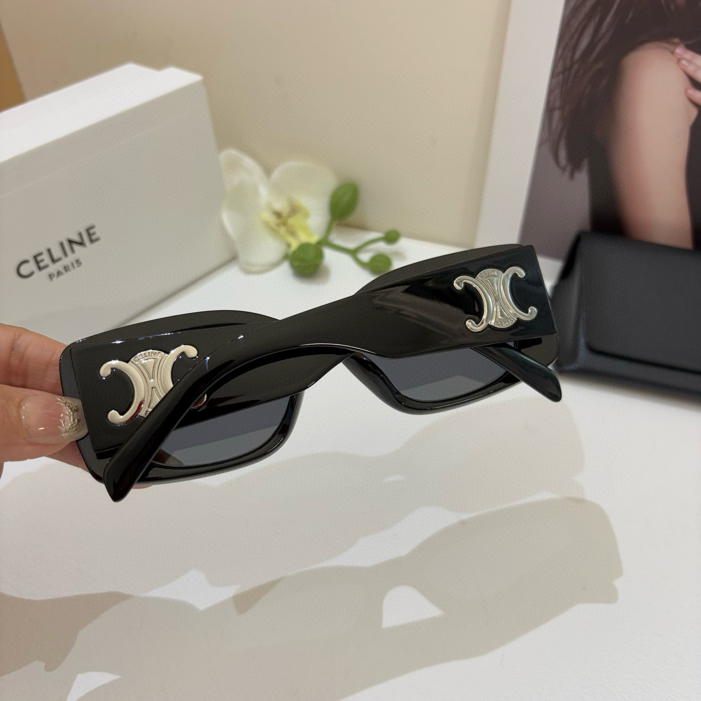 Fashion Icon: Celine Selin’s Popular Kilomen Box Sunglasses on Page 263 - 图片 6