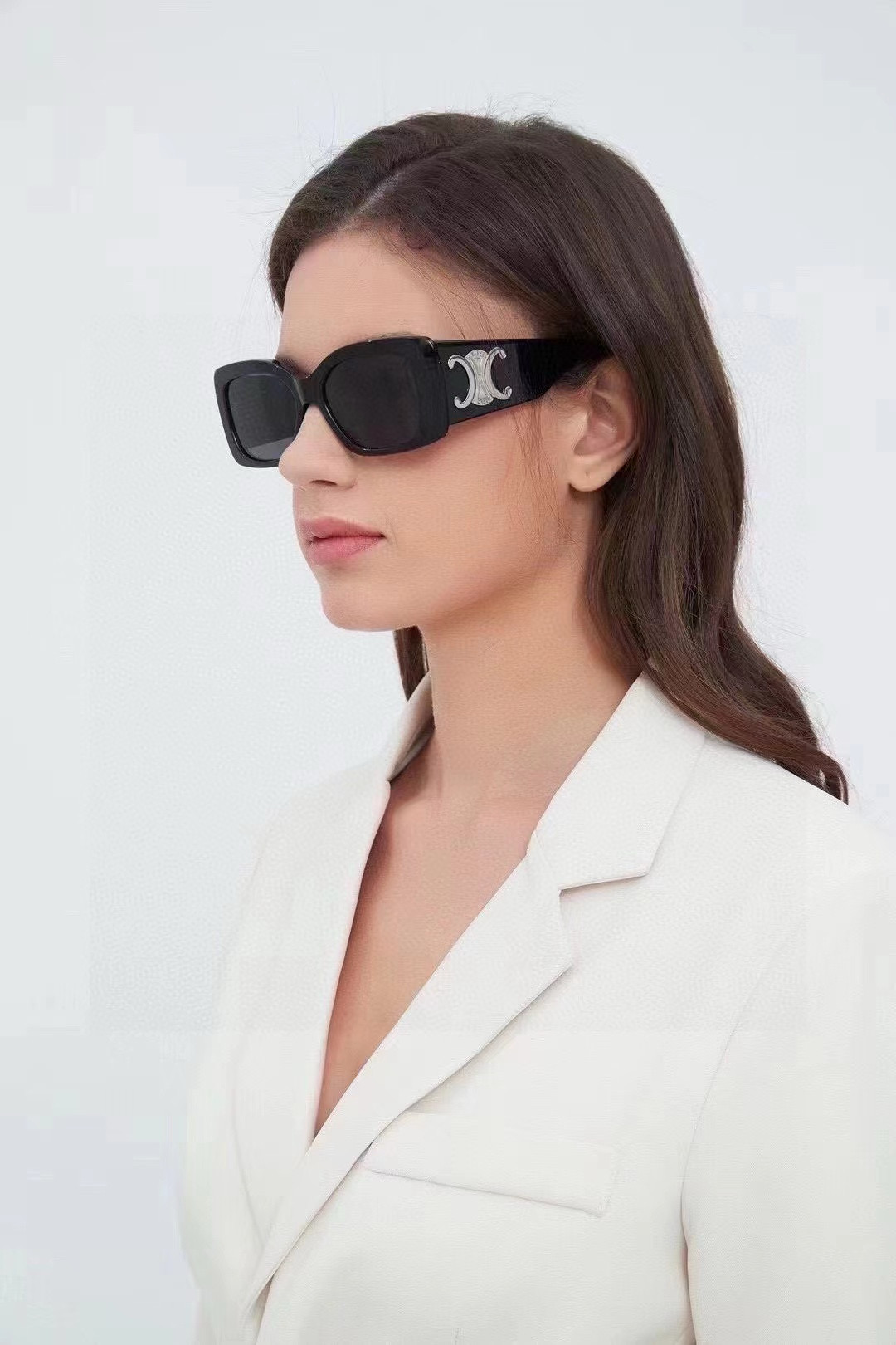 Fashion Icon: Celine Selin’s Popular Kilomen Box Sunglasses on Page 263 - 图片 1