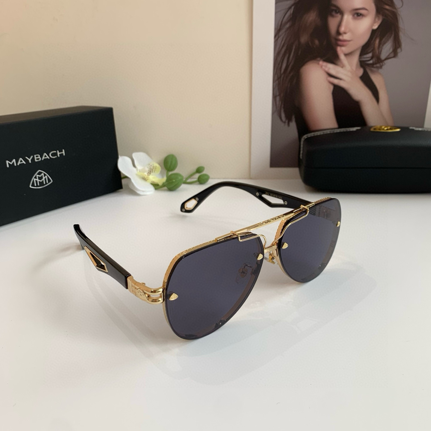 “Maybach McBach: Fashionable Outdoor Travel Sunglasses for Metal Man” - 图片 3