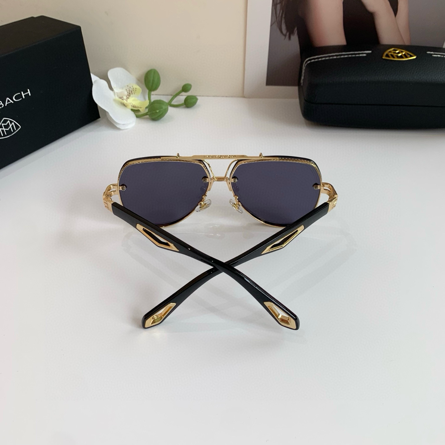 “Maybach McBach: Fashionable Outdoor Travel Sunglasses for Metal Man” - 图片 7