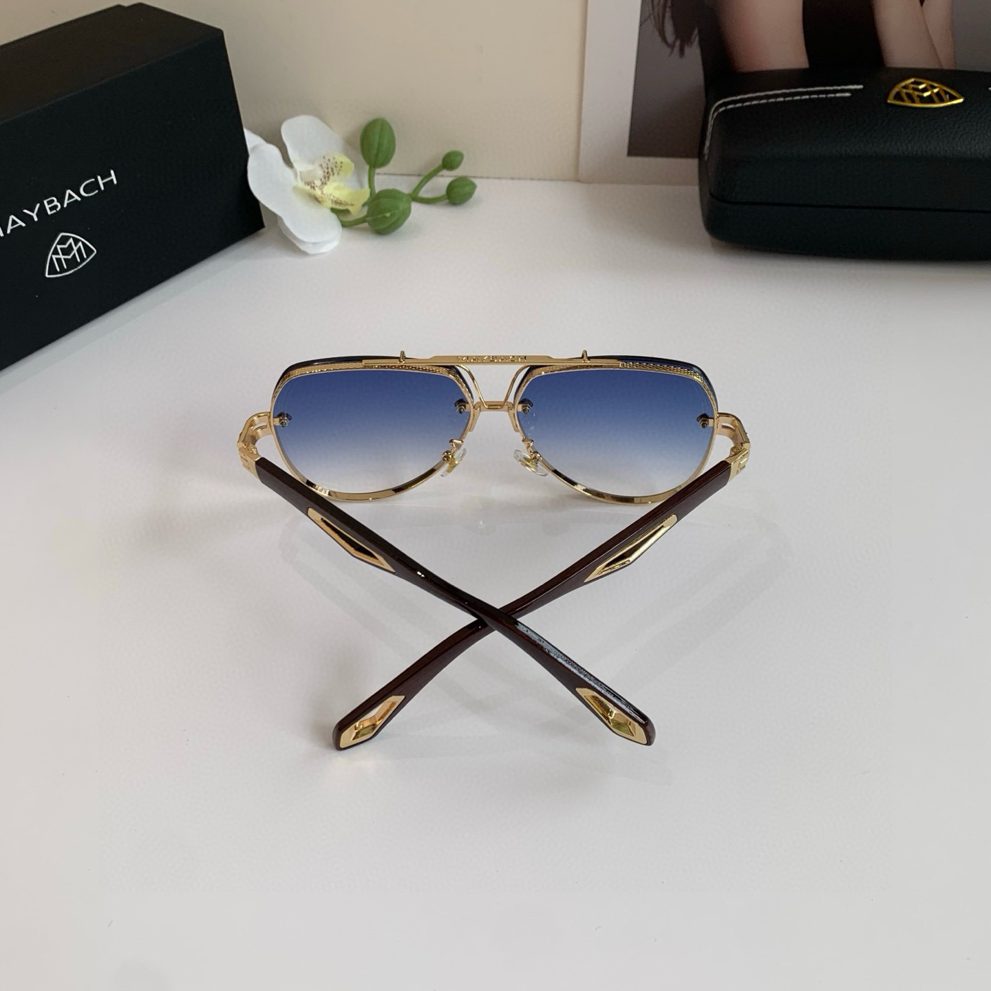 “Maybach McBach: Stylish Outdoor Travel Sunglasses for Metal Man” - 图片 8